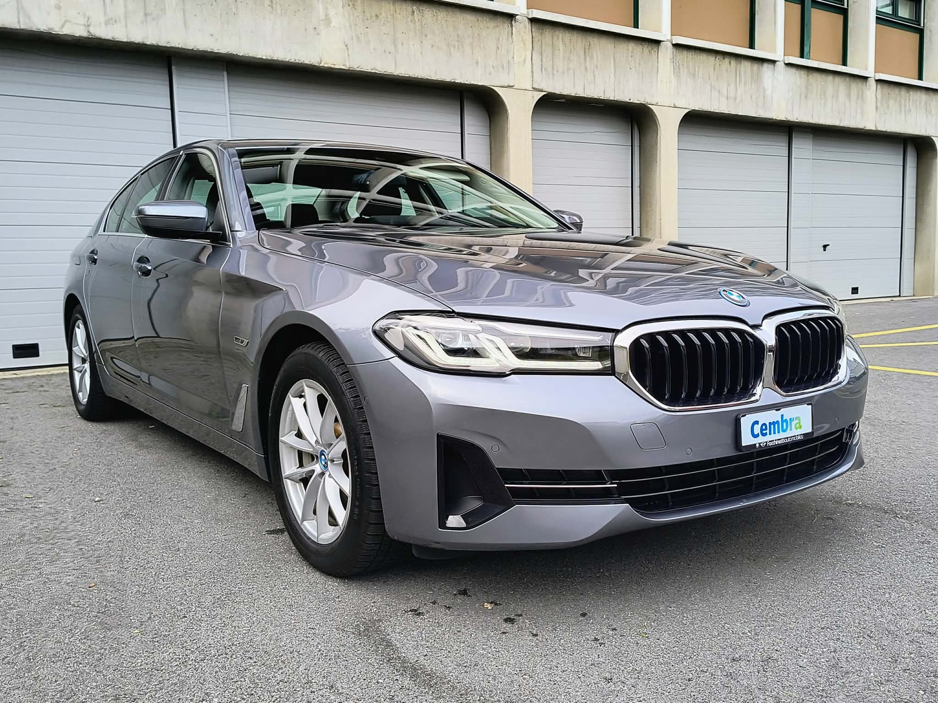 BMW 530e xDrive Luxury Line Steptronic-image-1