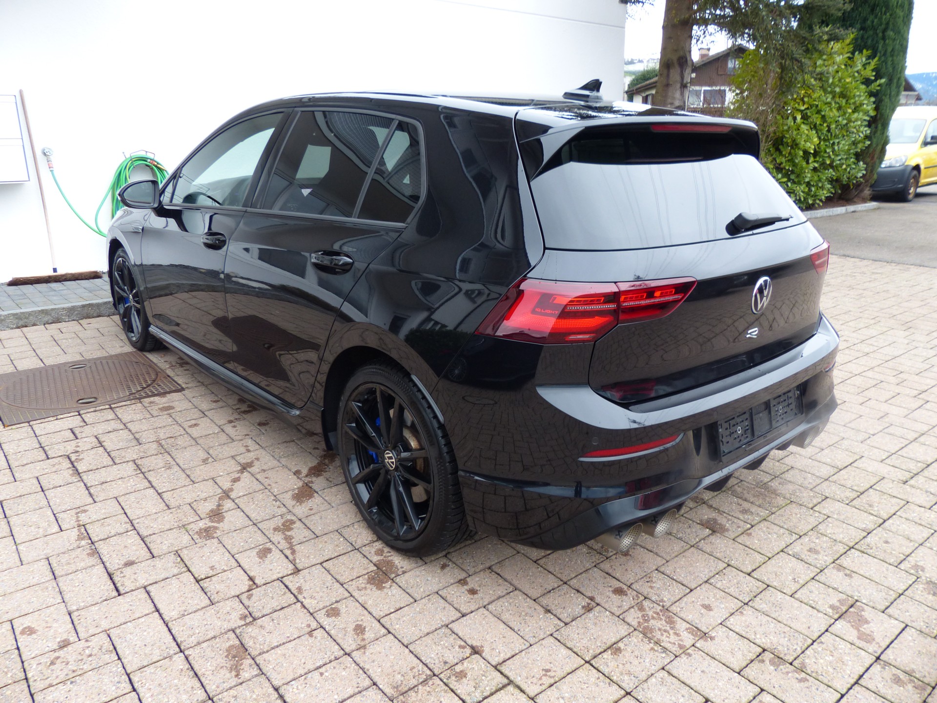 VW Golf 2.0 TSI R DSG 4Motion-image-9