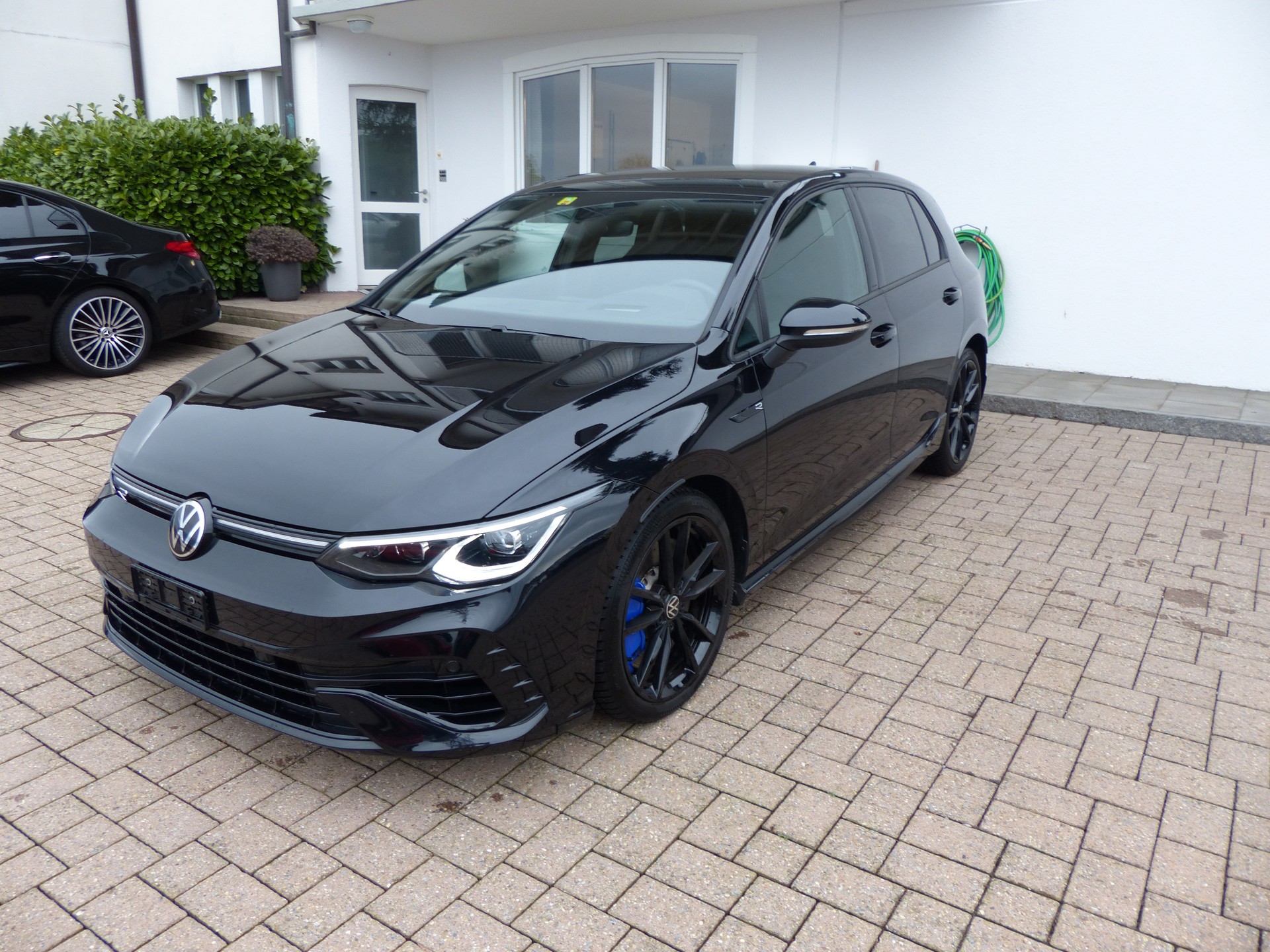 VW Golf 2.0 TSI R DSG 4Motion-image-4