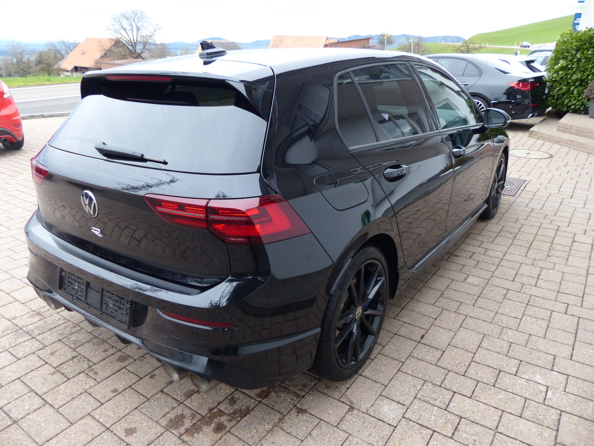 VW Golf 2.0 TSI R DSG 4Motion-image-10