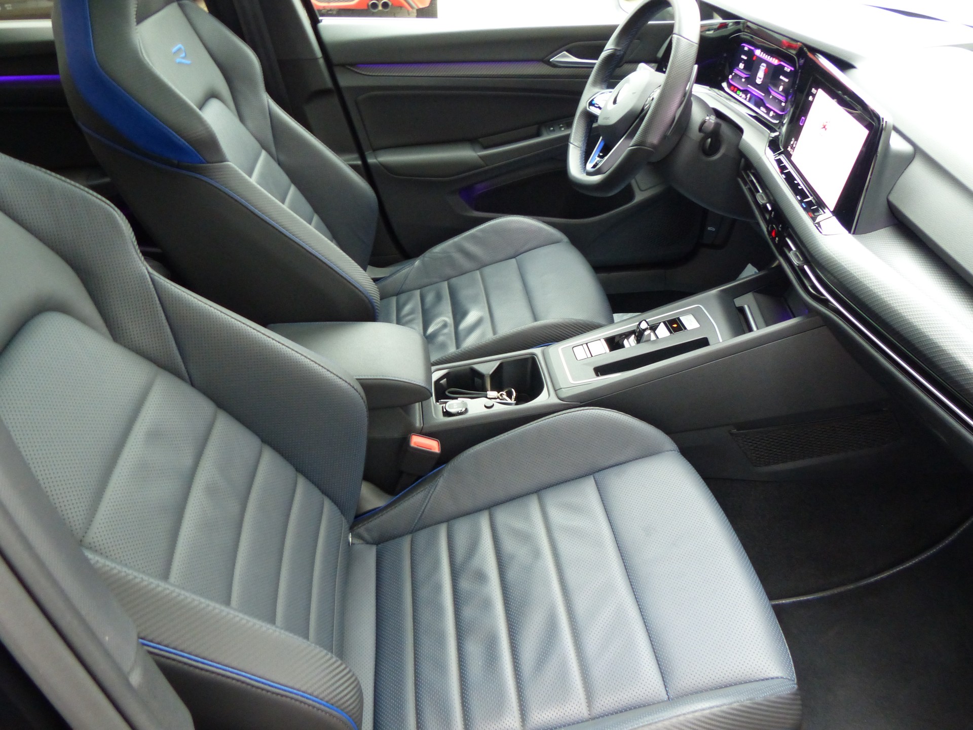 VW Golf 2.0 TSI R DSG 4Motion-image-16