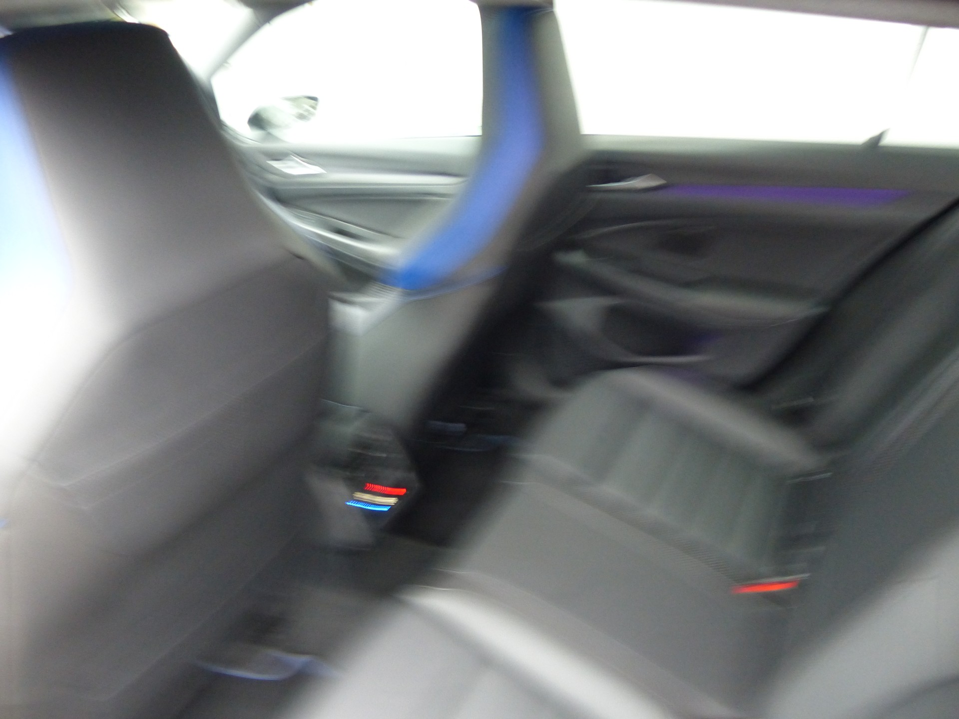 VW Golf 2.0 TSI R DSG 4Motion-image-19