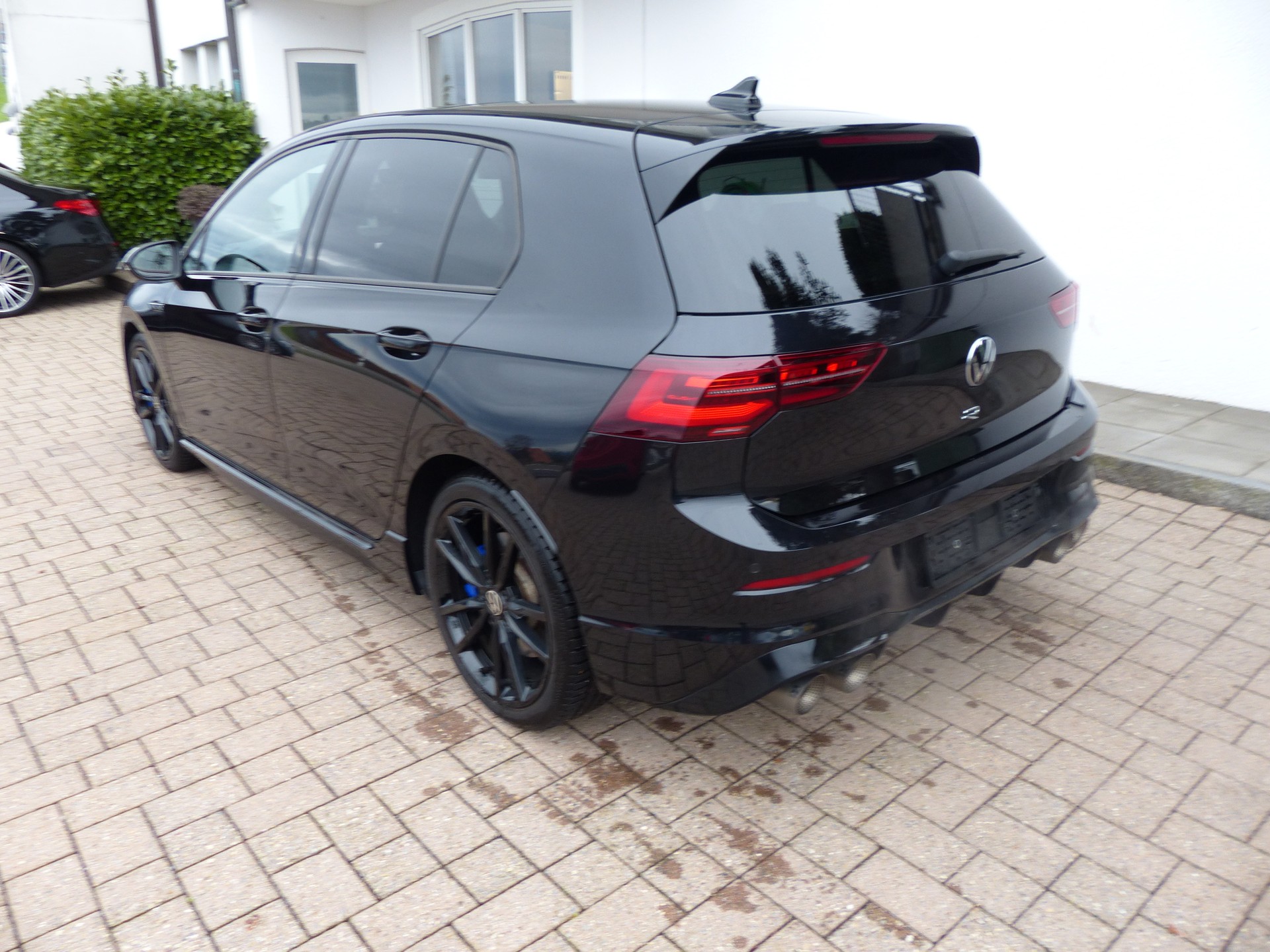 VW Golf 2.0 TSI R DSG 4Motion-image-11