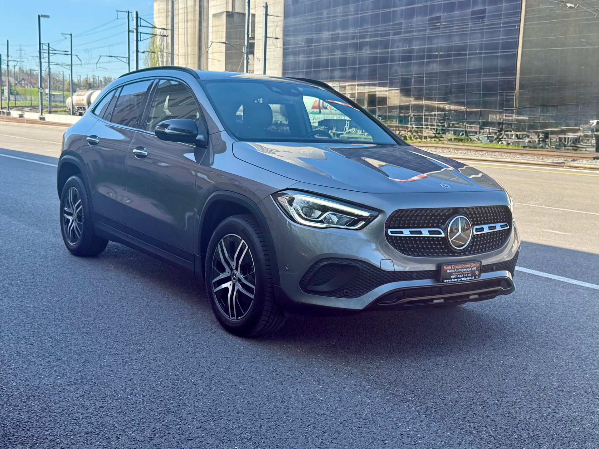 MERCEDES-BENZ GLA 200d 4Matic Progressive 8G-DCT-showroom-element-3