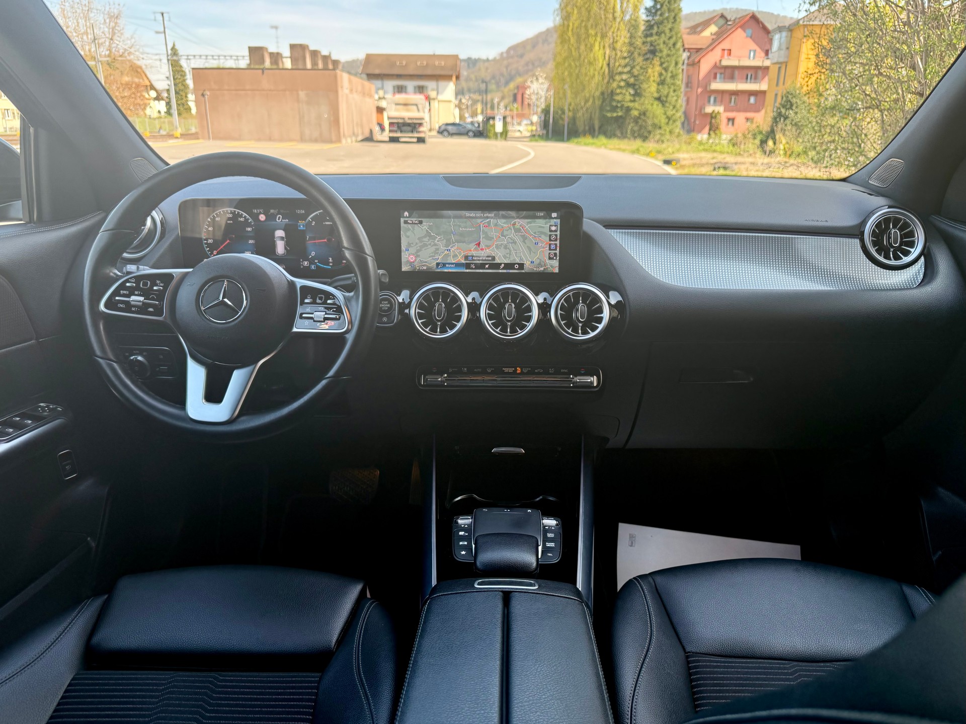 MERCEDES-BENZ GLA 200d 4Matic Progressive 8G-DCT-image-4