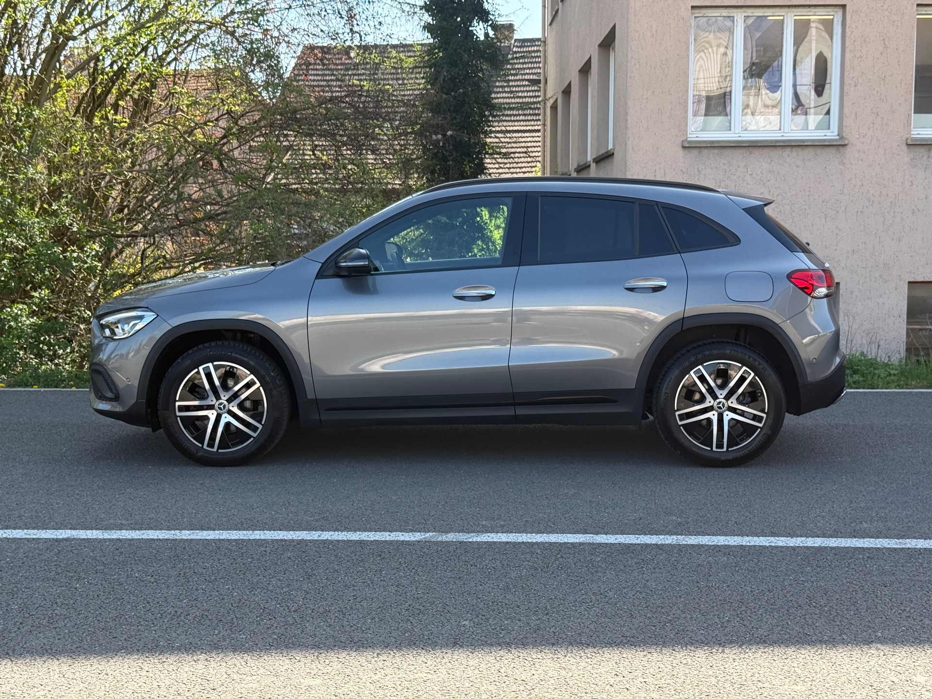 MERCEDES-BENZ GLA 200d 4Matic Progressive 8G-DCT-showroom-element-1