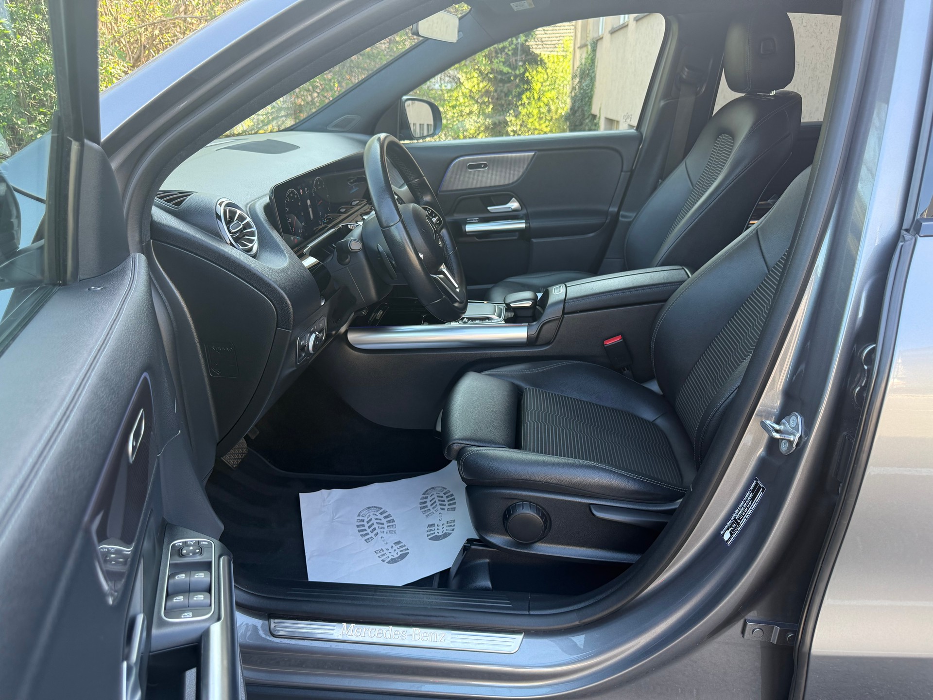MERCEDES-BENZ GLA 200d 4Matic Progressive 8G-DCT-image-10