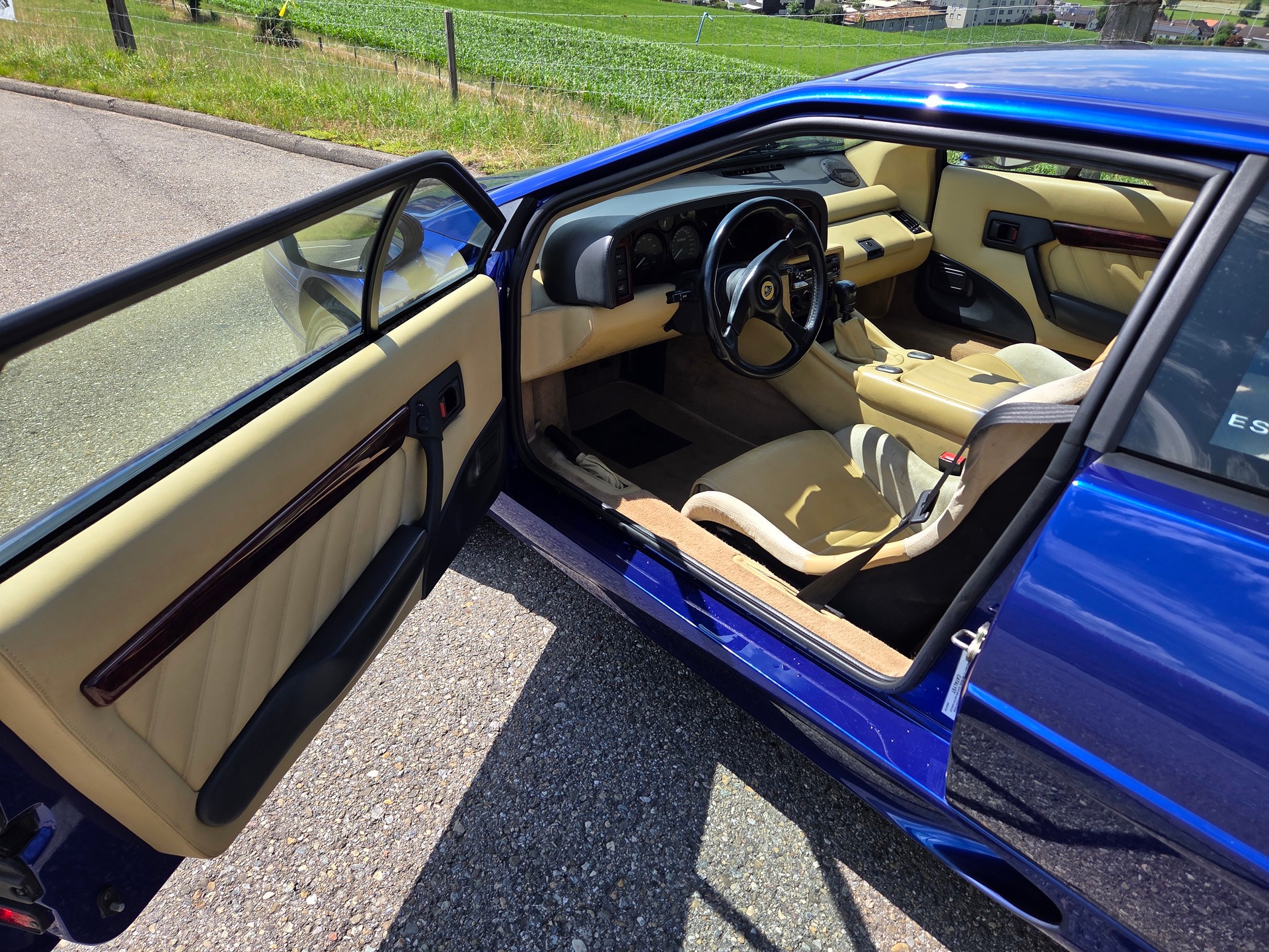 LOTUS Esprit S4s-image-2