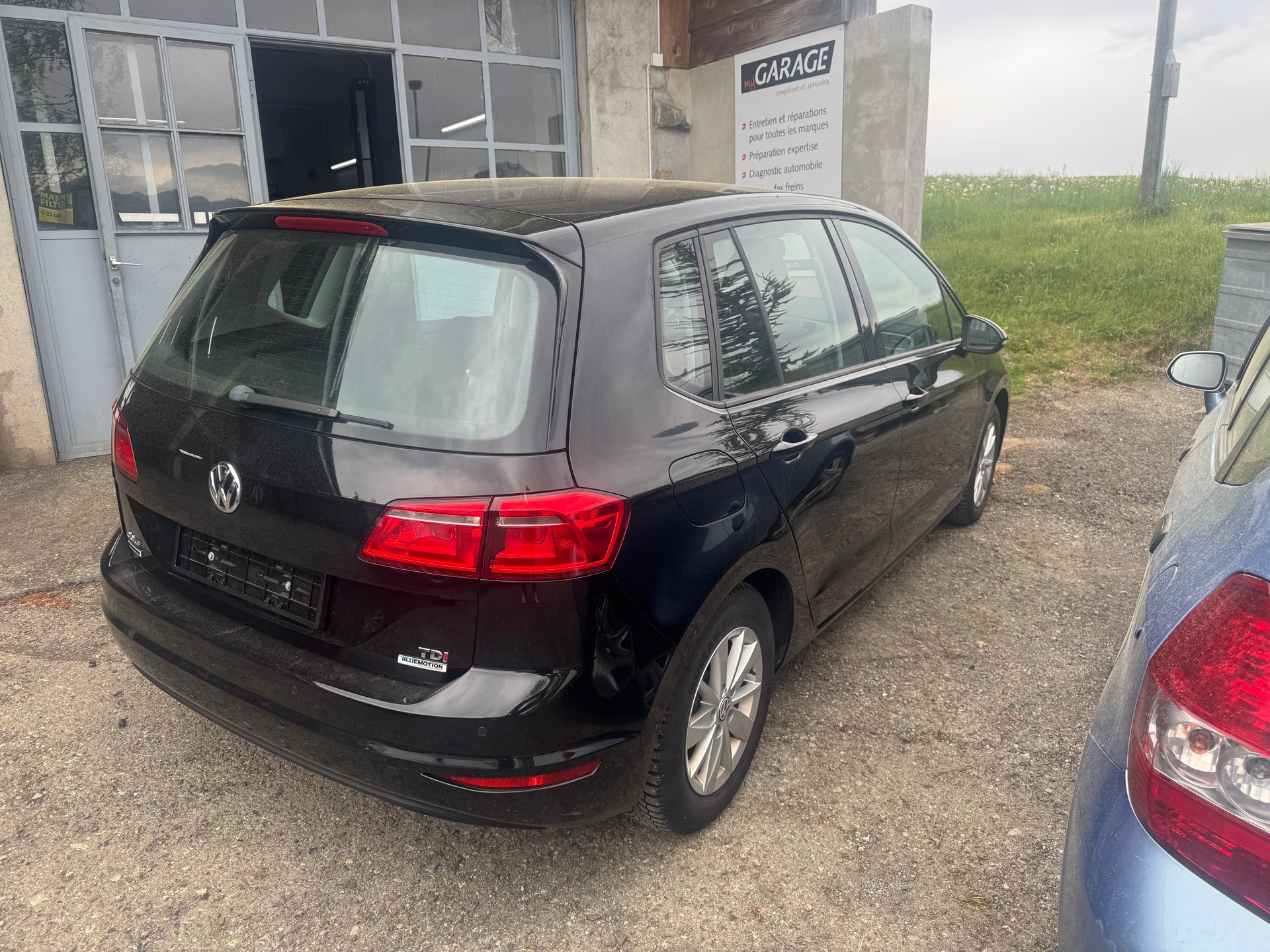 VW Golf Sportsvan 1.6 TDI Lounge DSG-image-2