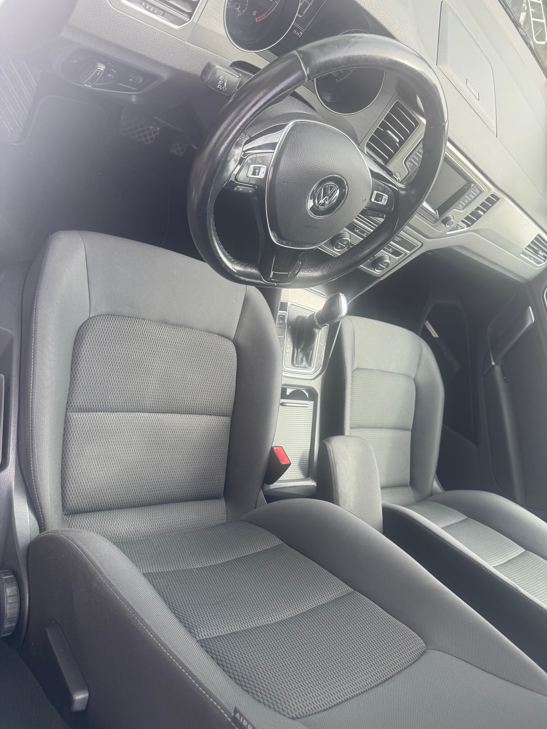 VW Golf Sportsvan 1.6 TDI Lounge DSG-image-14
