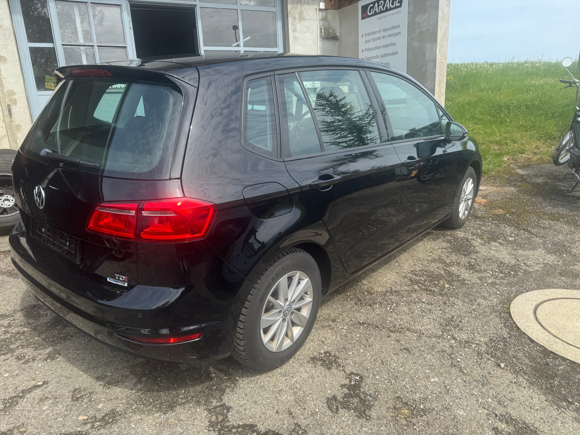 VW Golf Sportsvan 1.6 TDI Lounge DSG-image-11