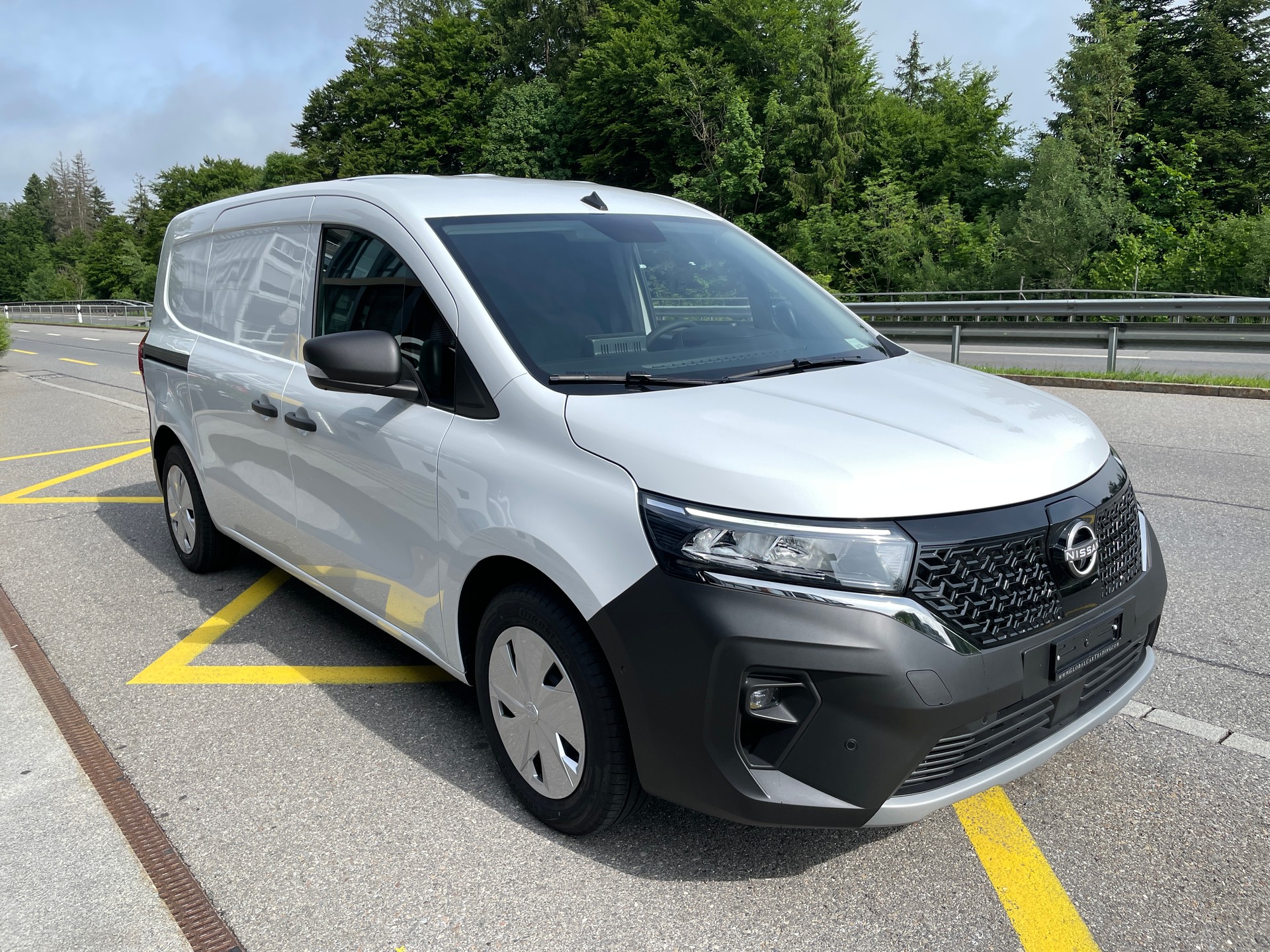 NISSAN Townstar EV45 kWh 22kW L2 Acenta mit Holzboden-showroom-element-2