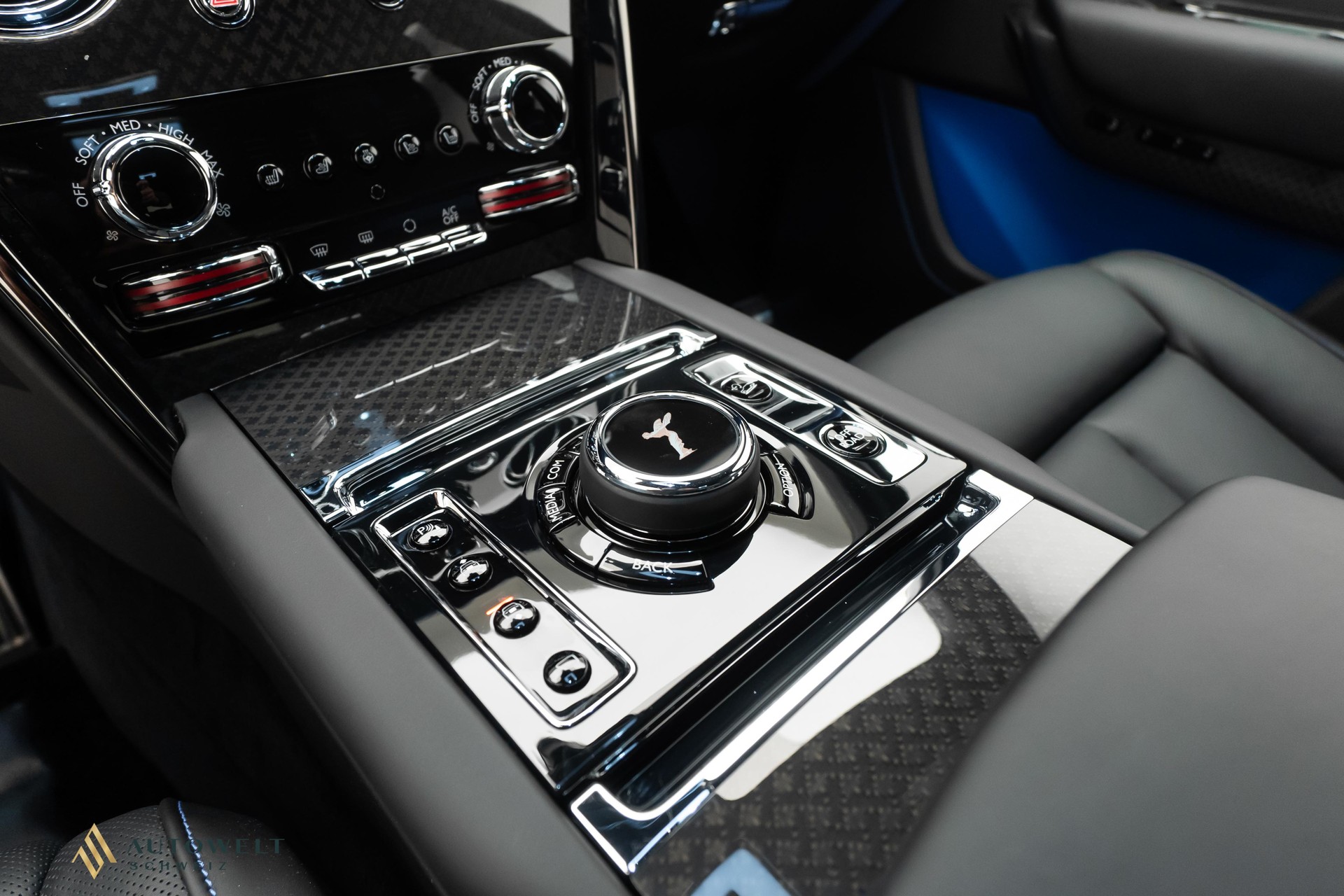 ROLLS-ROYCE Cullinan 6.7 V12 Black Badge-image-10