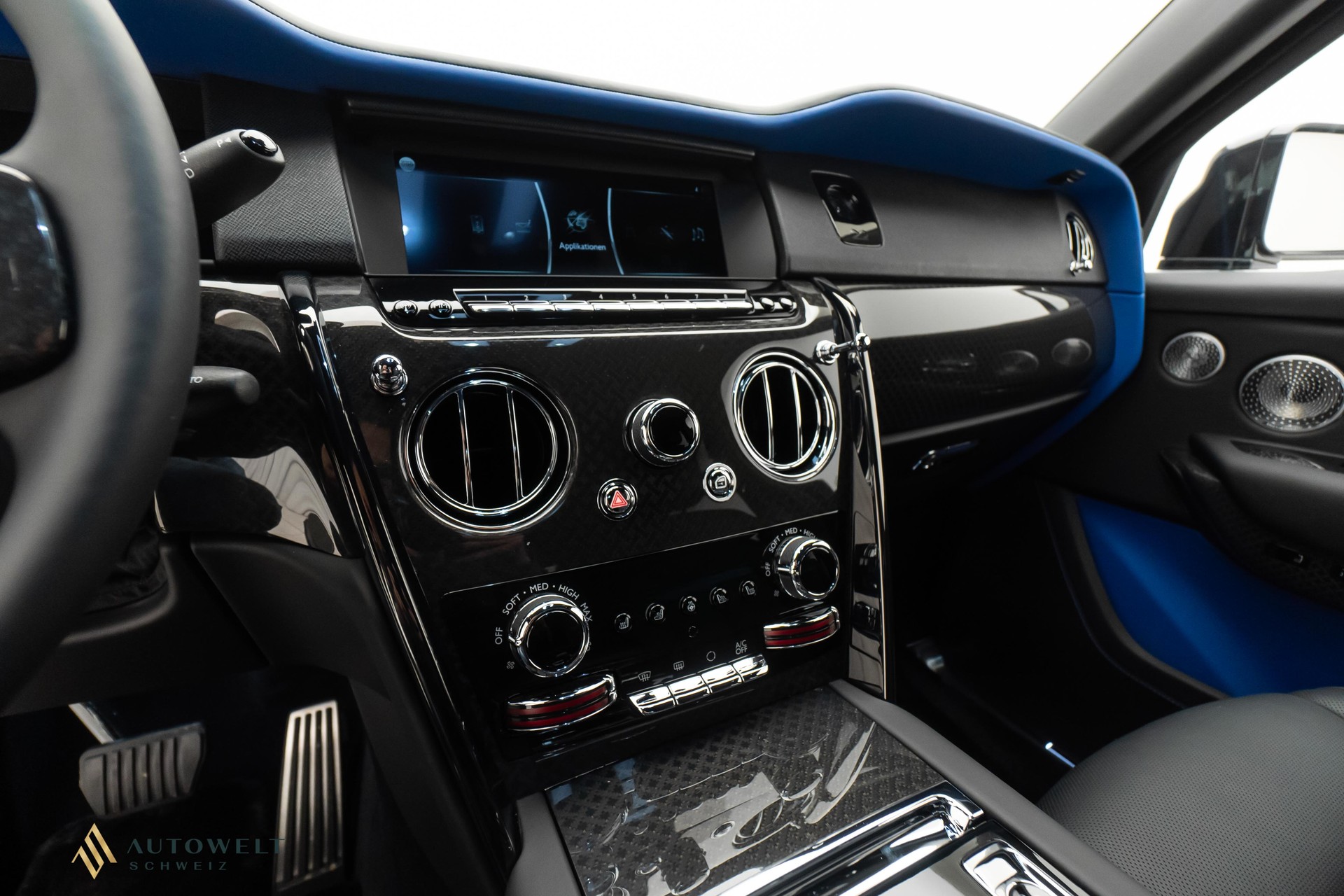 ROLLS-ROYCE Cullinan 6.7 V12 Black Badge-image-8