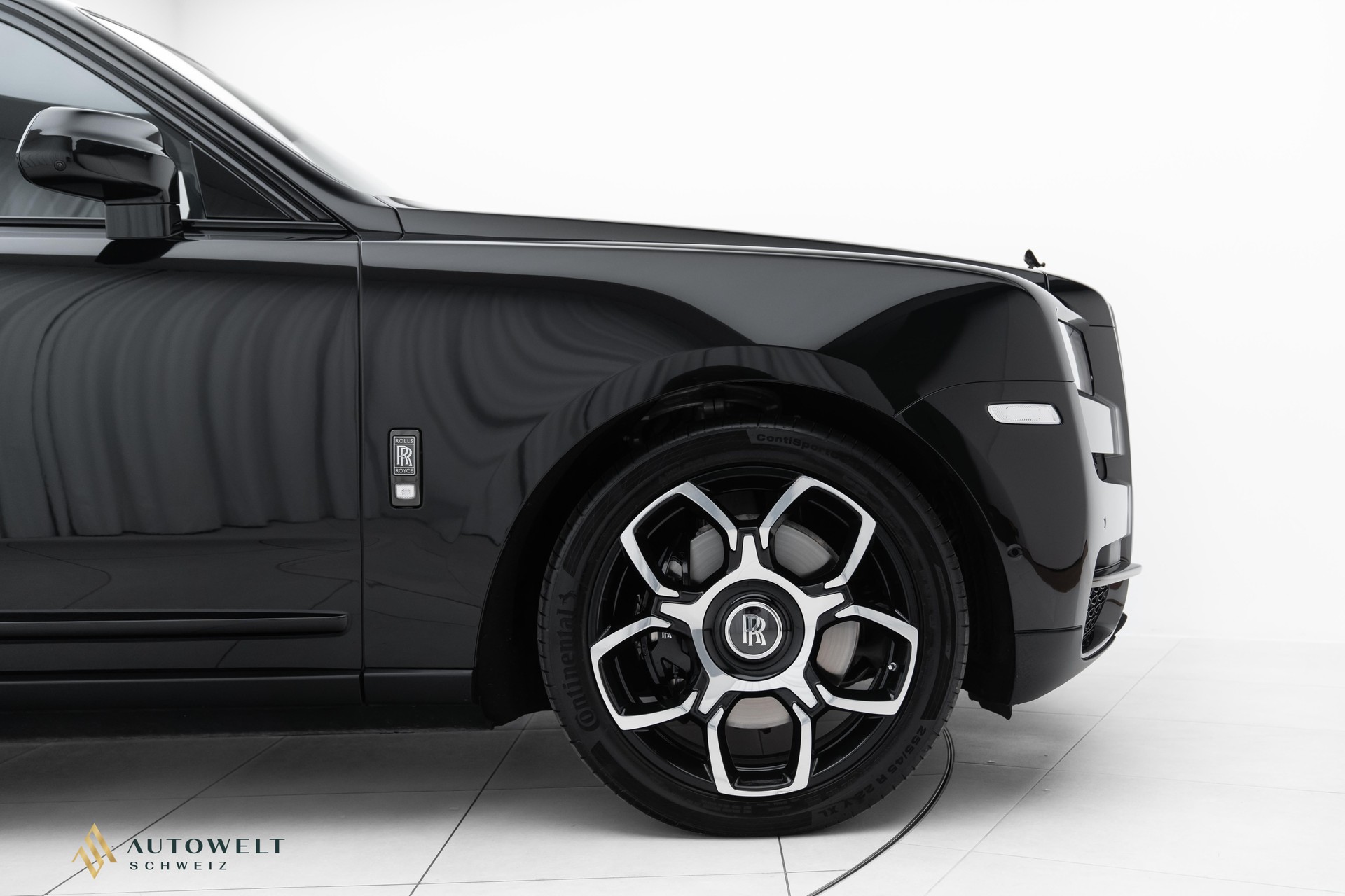 ROLLS-ROYCE Cullinan 6.7 V12 Black Badge-image-16