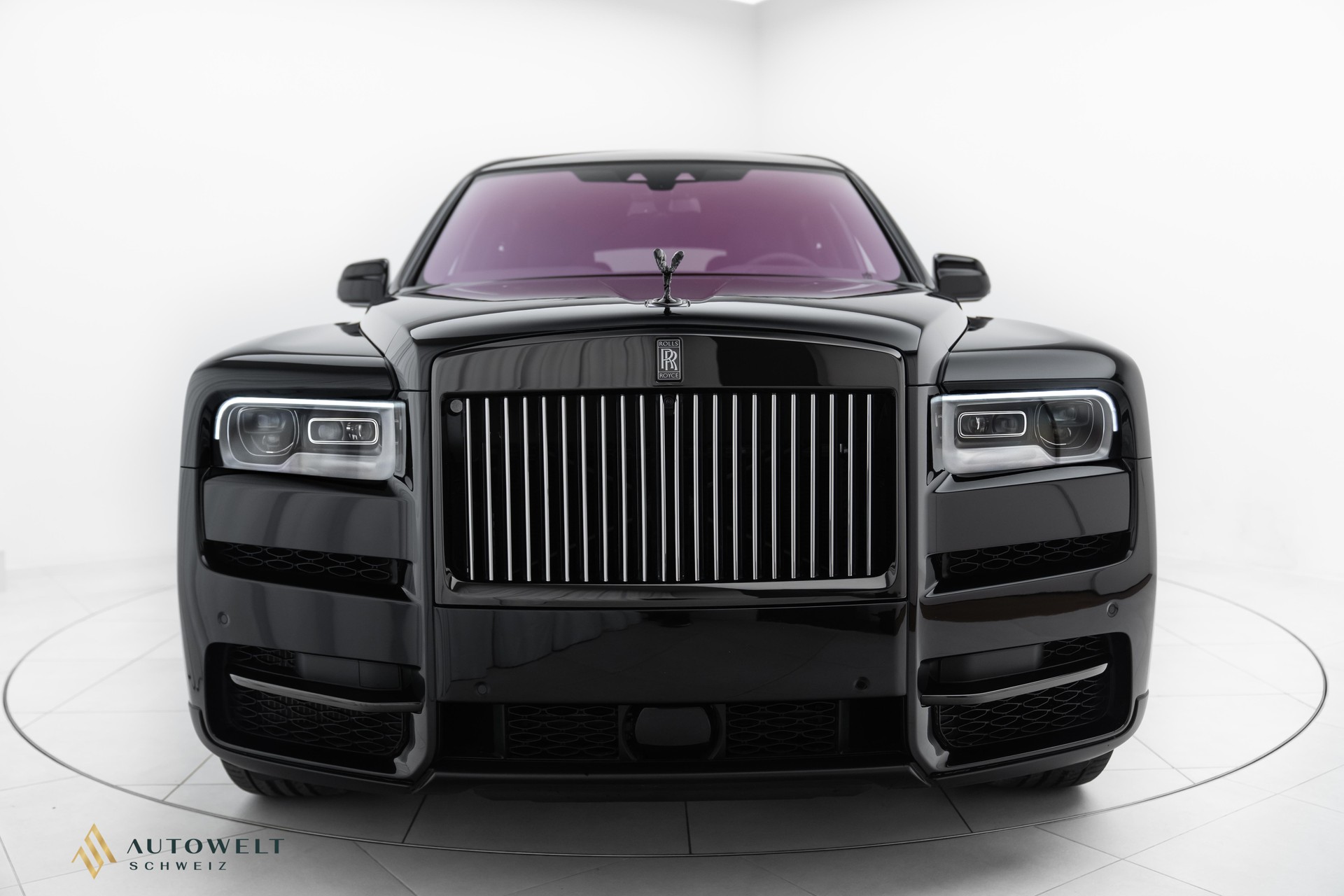 ROLLS-ROYCE Cullinan 6.7 V12 Black Badge-showroom-element-3
