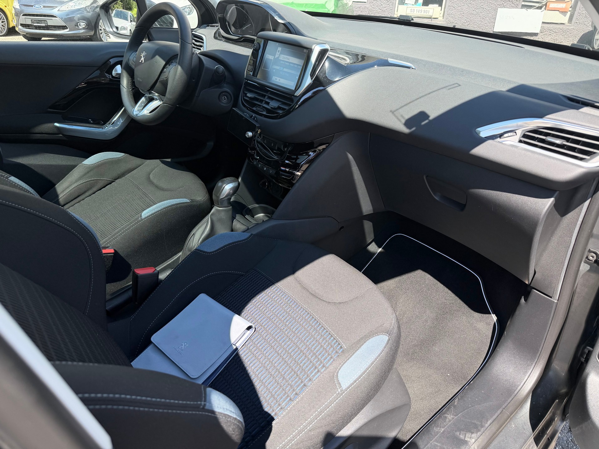 PEUGEOT 208 1.6 VTI Allure-image-10