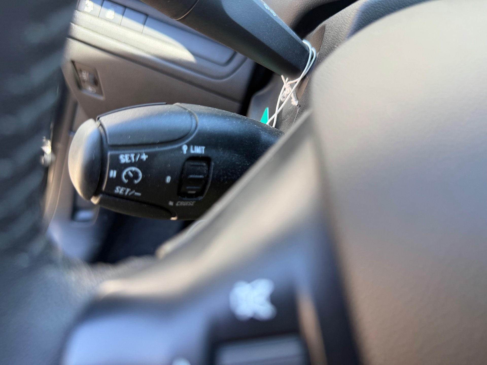 PEUGEOT 208 1.6 VTI Allure-image-15