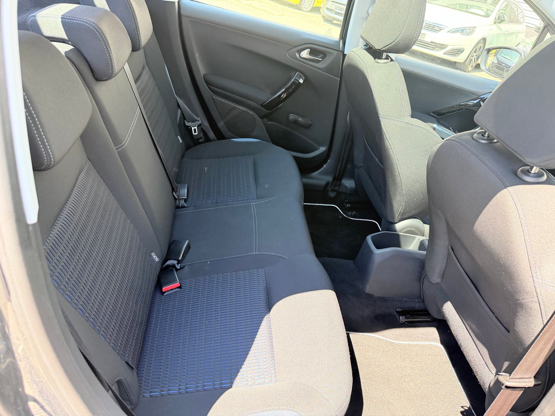 PEUGEOT 208 1.6 VTI Allure-image-11
