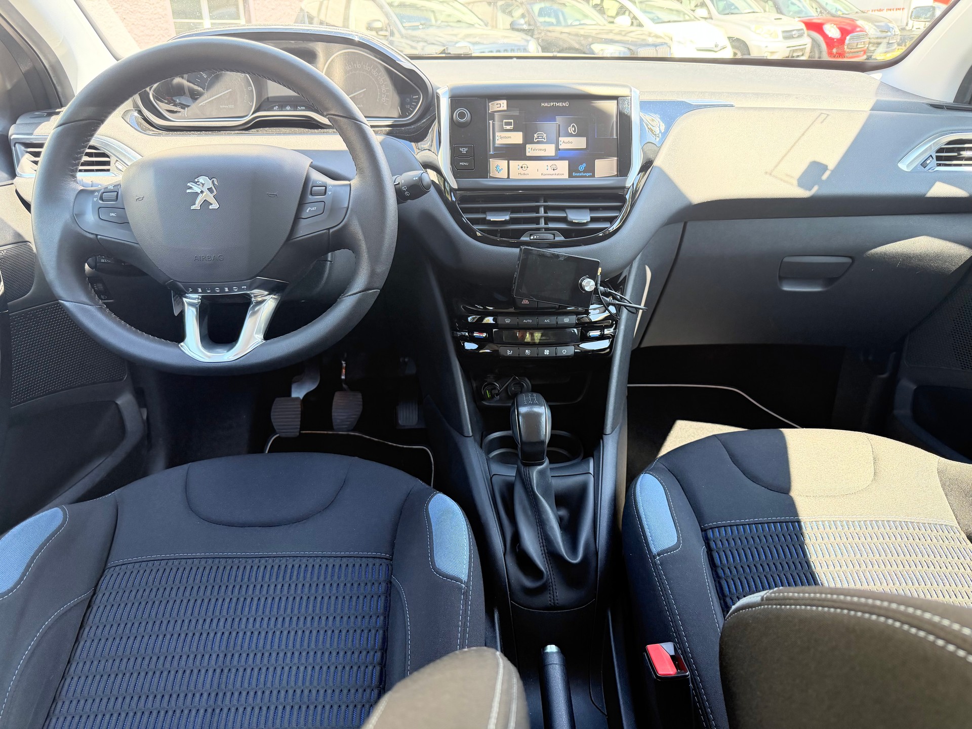 PEUGEOT 208 1.6 VTI Allure-image-6