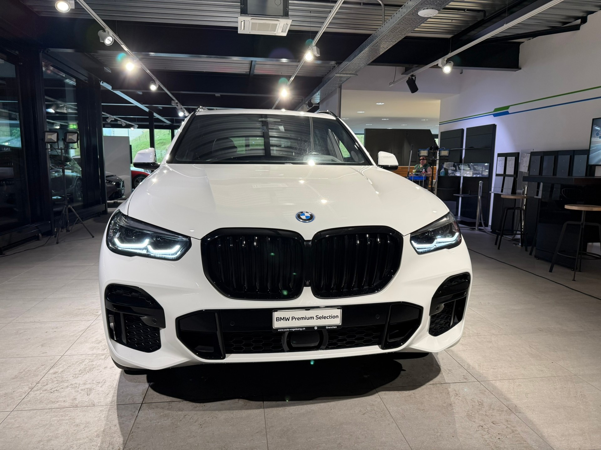 BMW X5 xDrive45e M Sport Steptronic-showroom-element-1