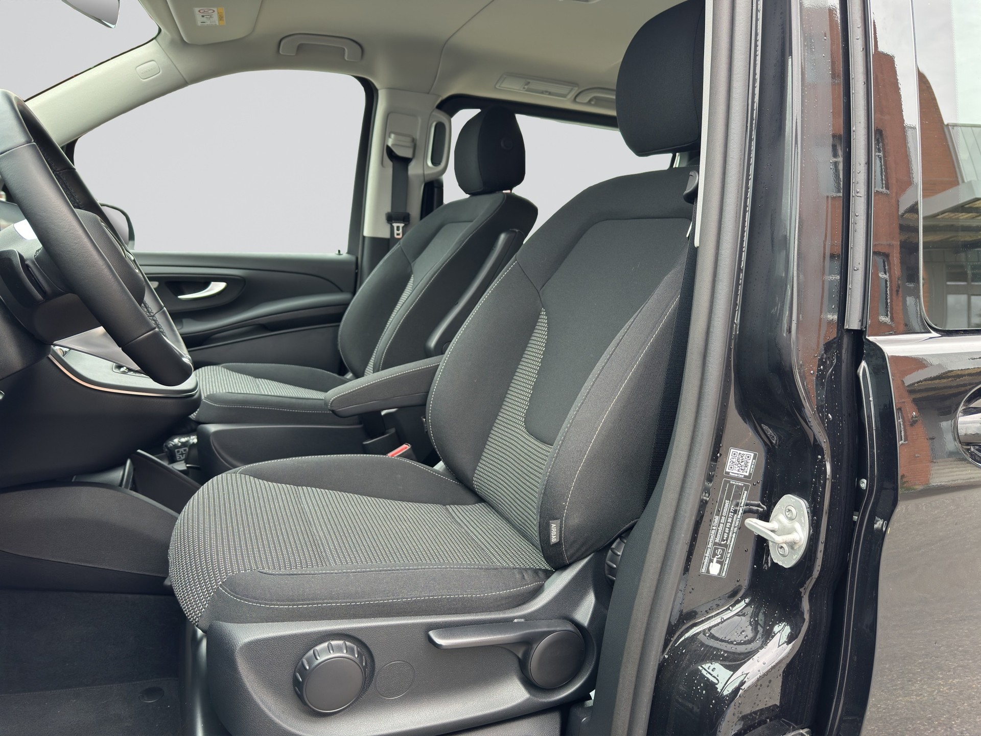 MERCEDES-BENZ V220d Style 7Pl. Facelift 9G-Tronic-image-5