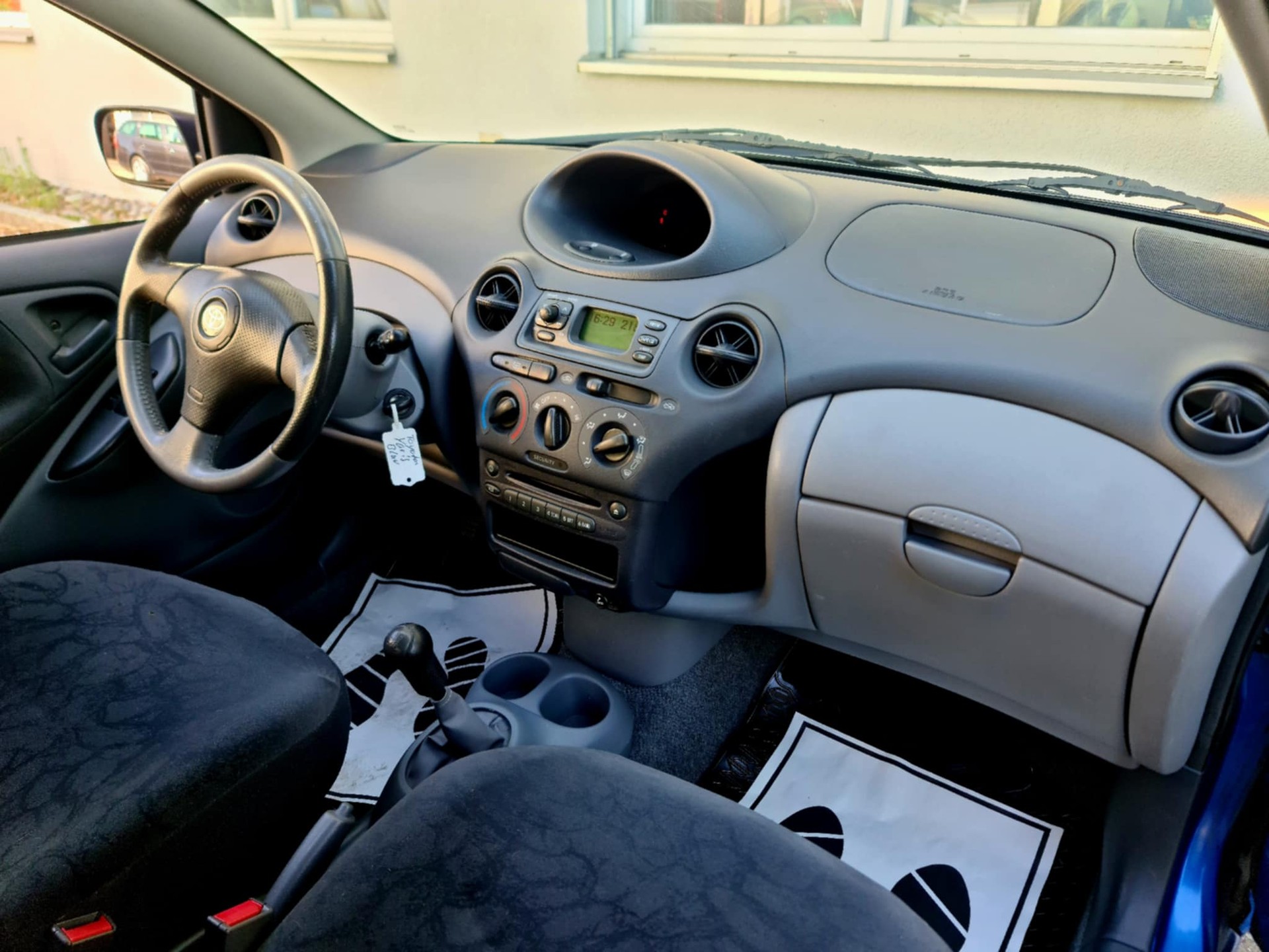 TOYOTA Yaris 1.3 Linea Luna-image-8