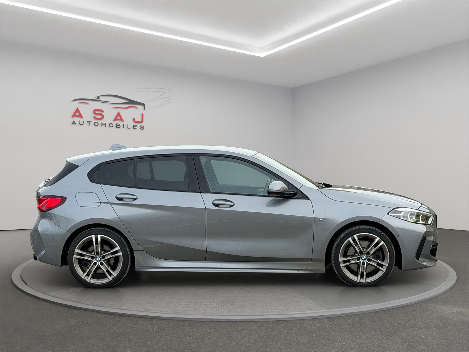 BMW 120d xDrive Steptronic M Sport-image-3