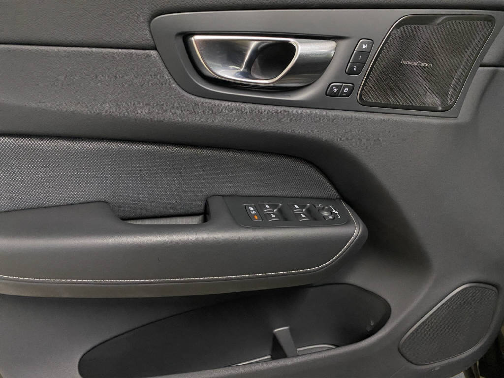VOLVO XC60 2.0 T6 TE Ultra Dark eAWD-image-11