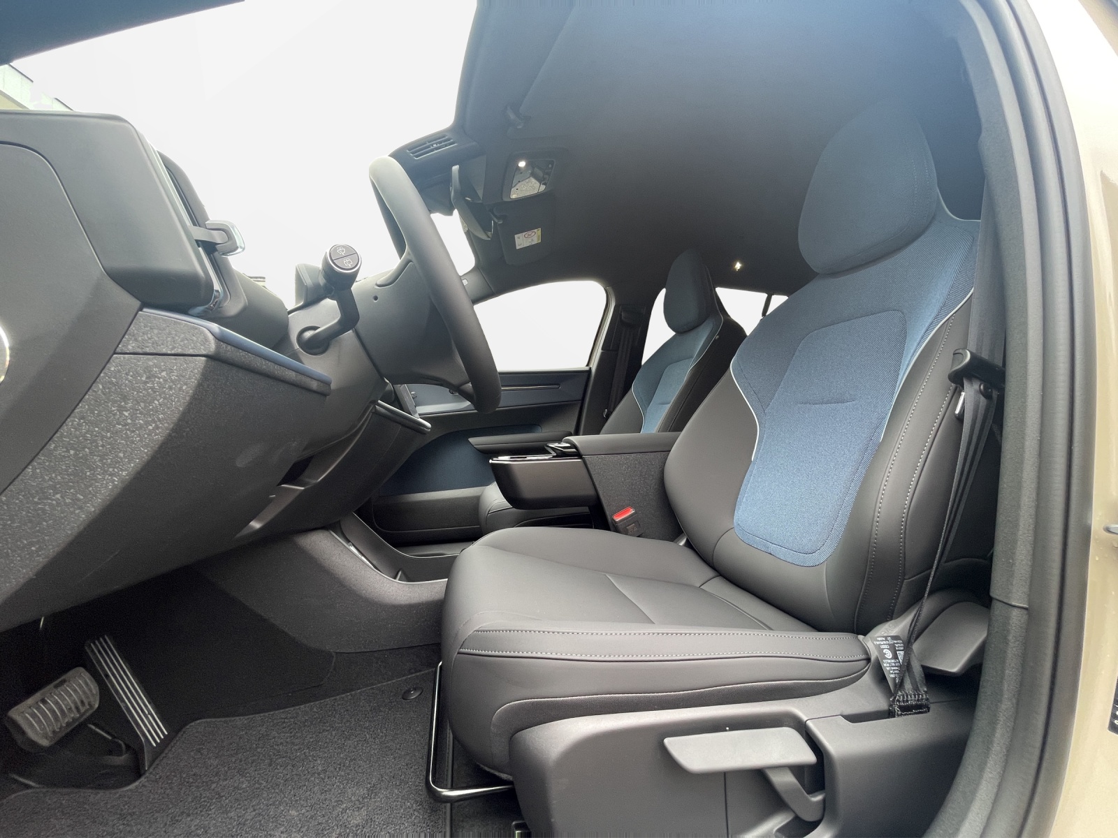 VOLVO EX 30 E60 Plus-image-9