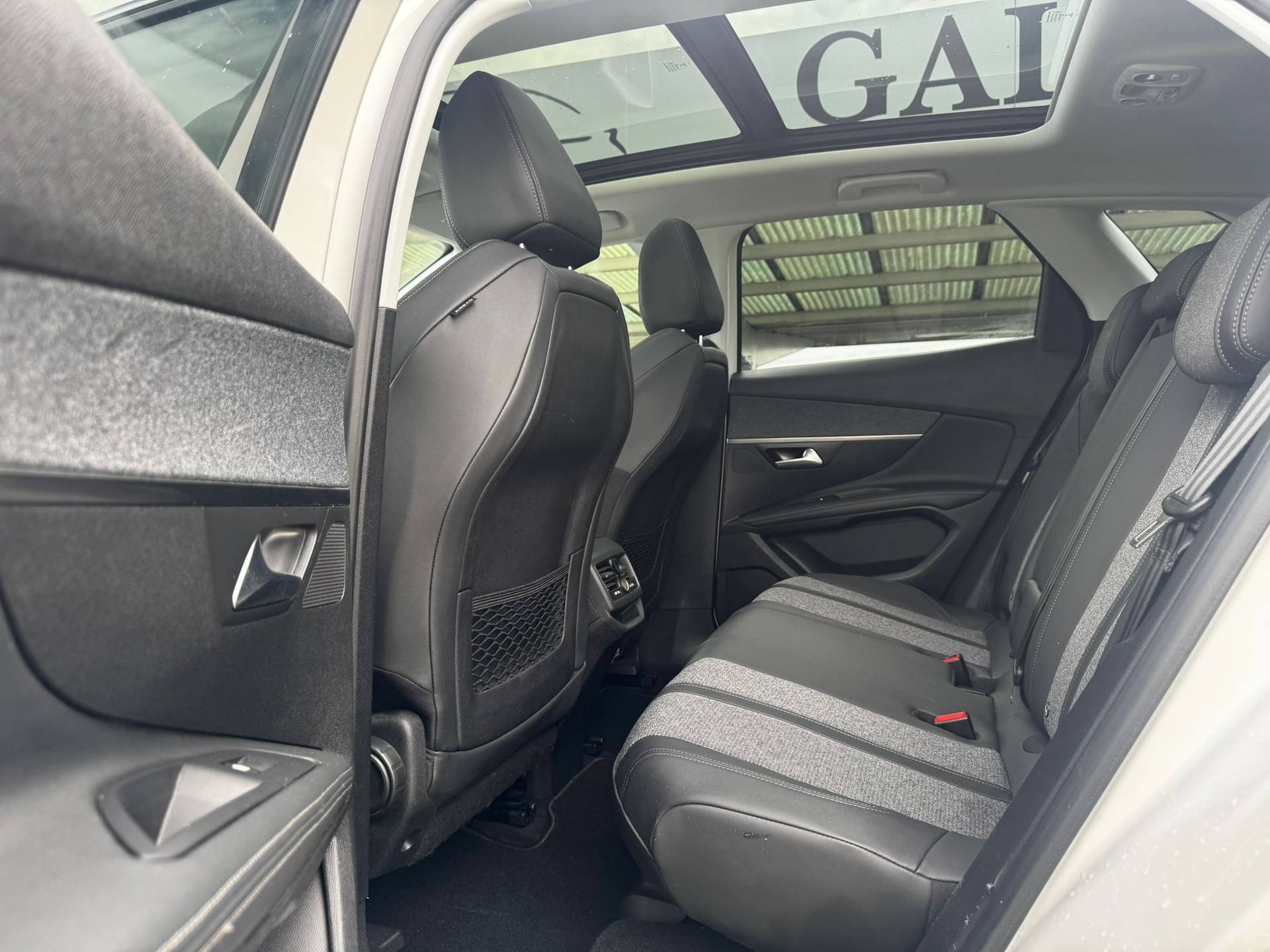 PEUGEOT 3008 1.2 PureTech Active EAT-image-12