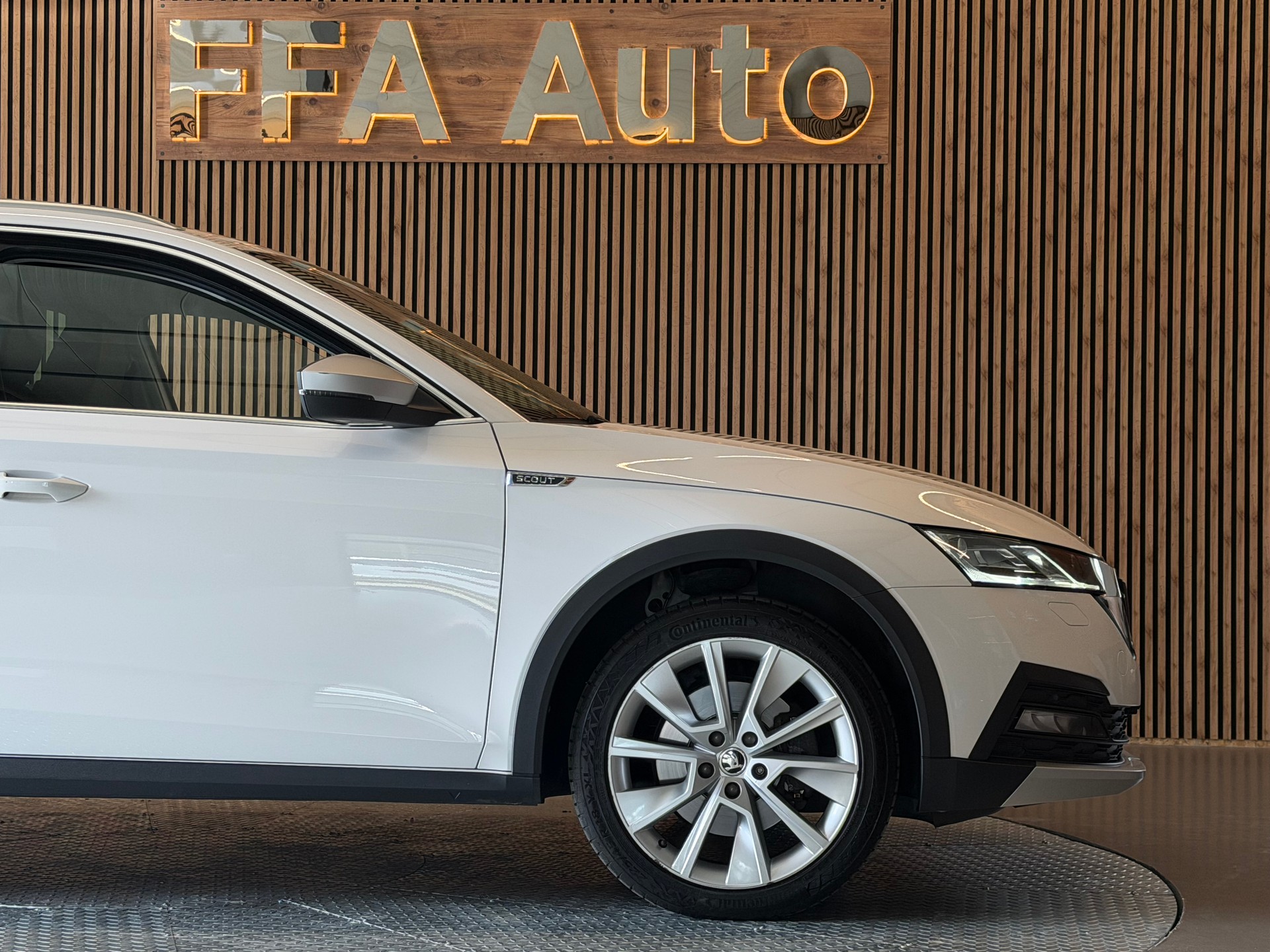 SKODA Octavia Scout 2.0 TDI 4x4 DSG-showroom-element-3