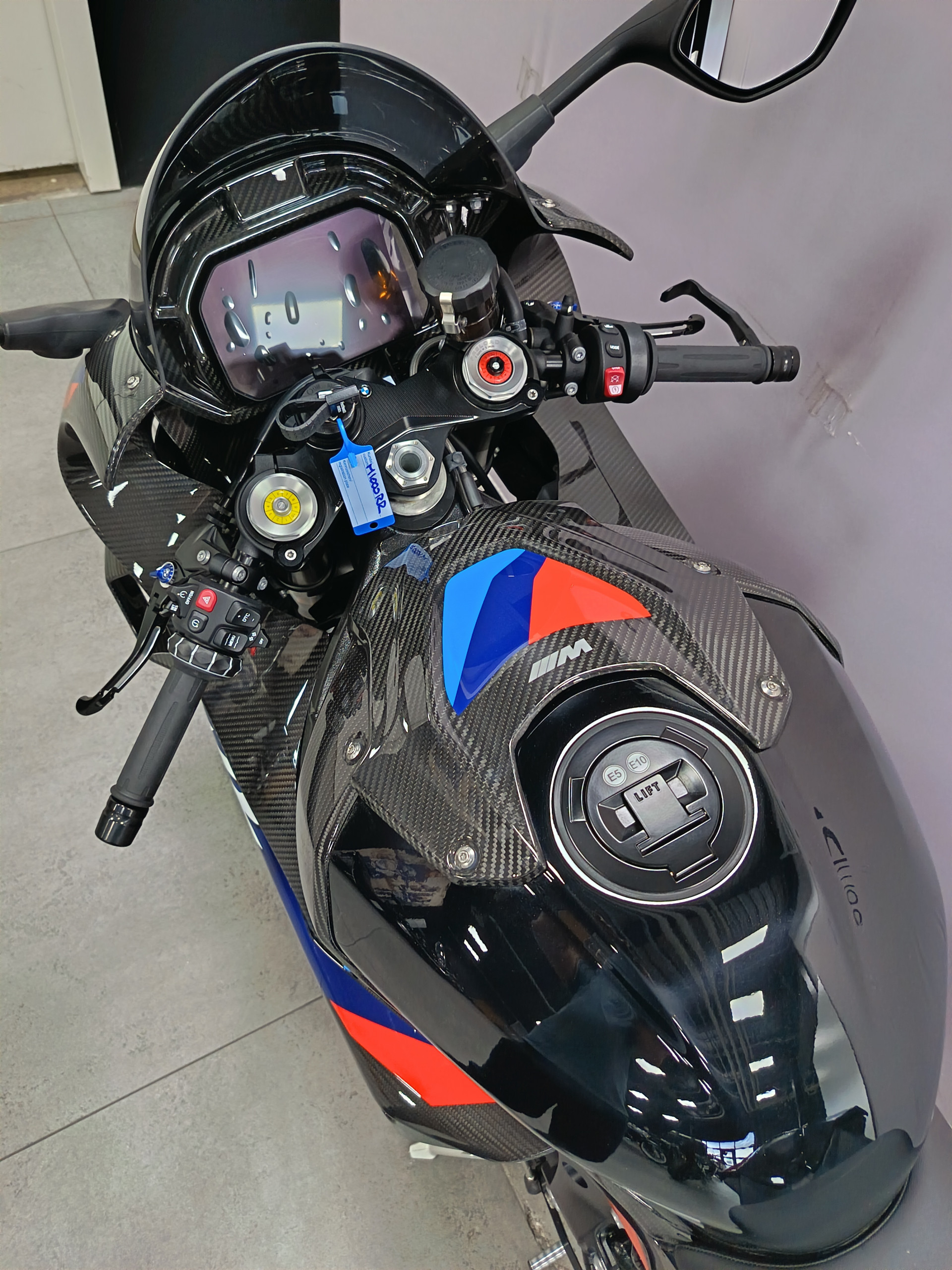 BMW M 1000 RR Competition-image-4