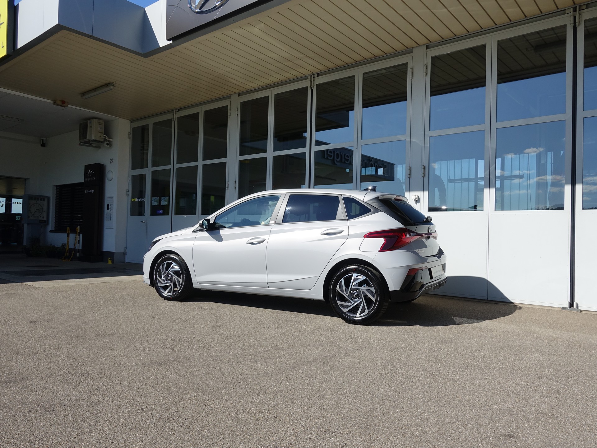 HYUNDAI i20 1.0 T-GDi Amplia DCT-showroom-element-3
