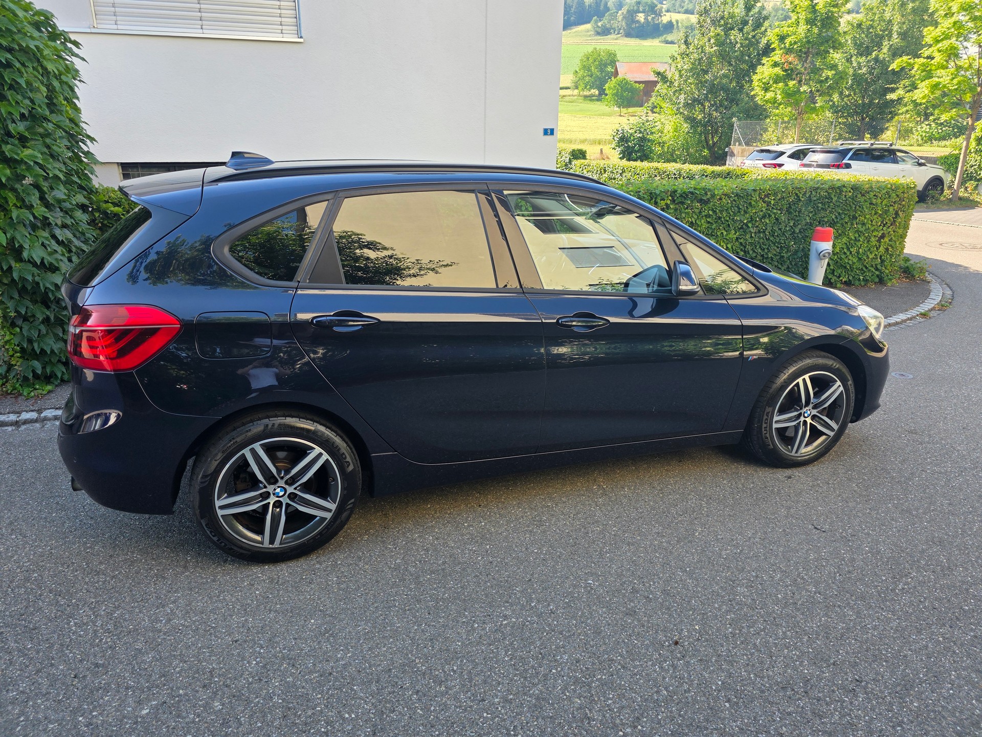 BMW 220d xDrive Active Tourer Sport Line Steptronic-image-4