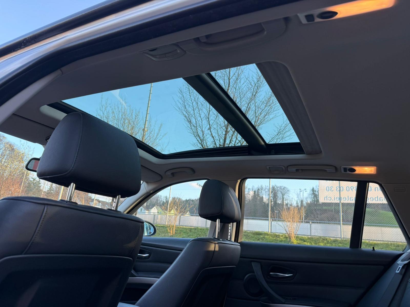 BMW 318i Touring Steptronic-image-17