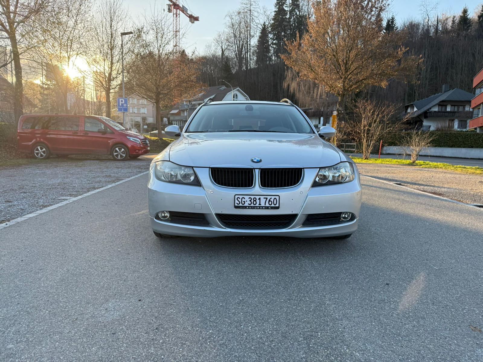 BMW 318i Touring Steptronic-image-7
