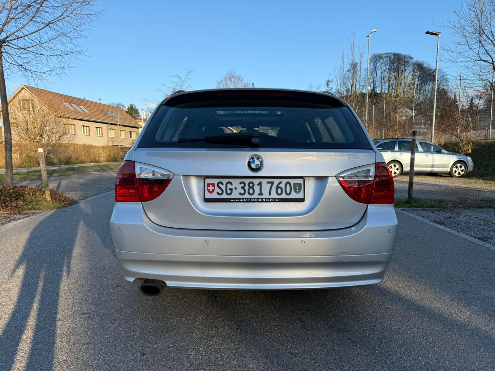 BMW 318i Touring Steptronic-showroom-element-2