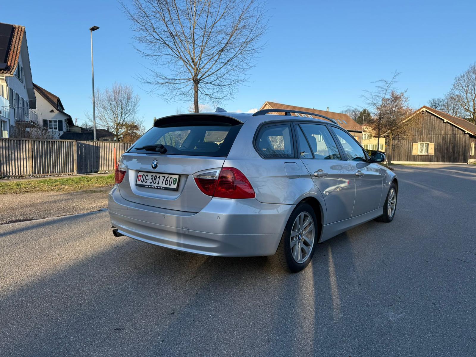 BMW 318i Touring Steptronic-image-5