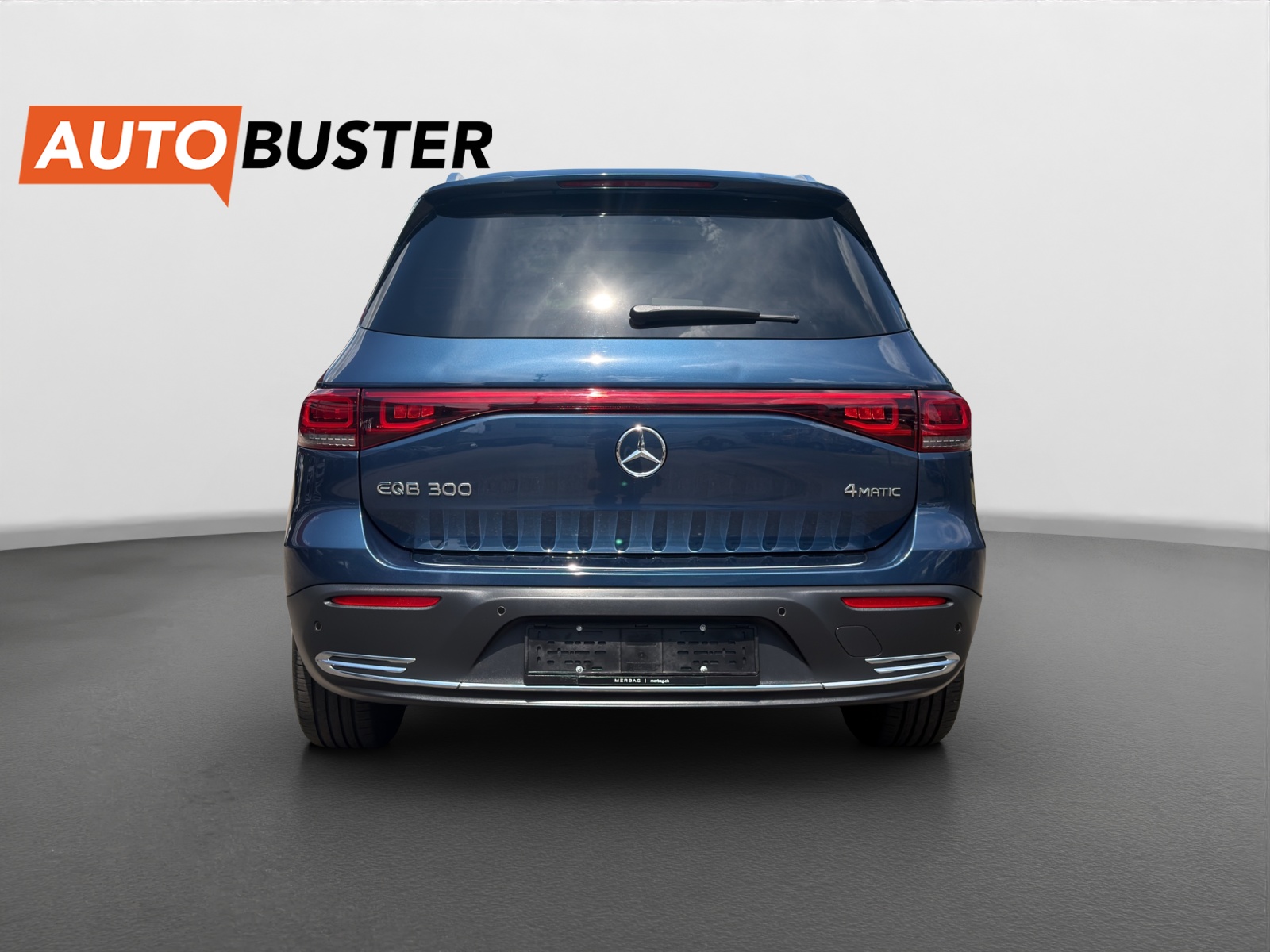 MERCEDES-BENZ EQB 300 4Matic-showroom-element-3