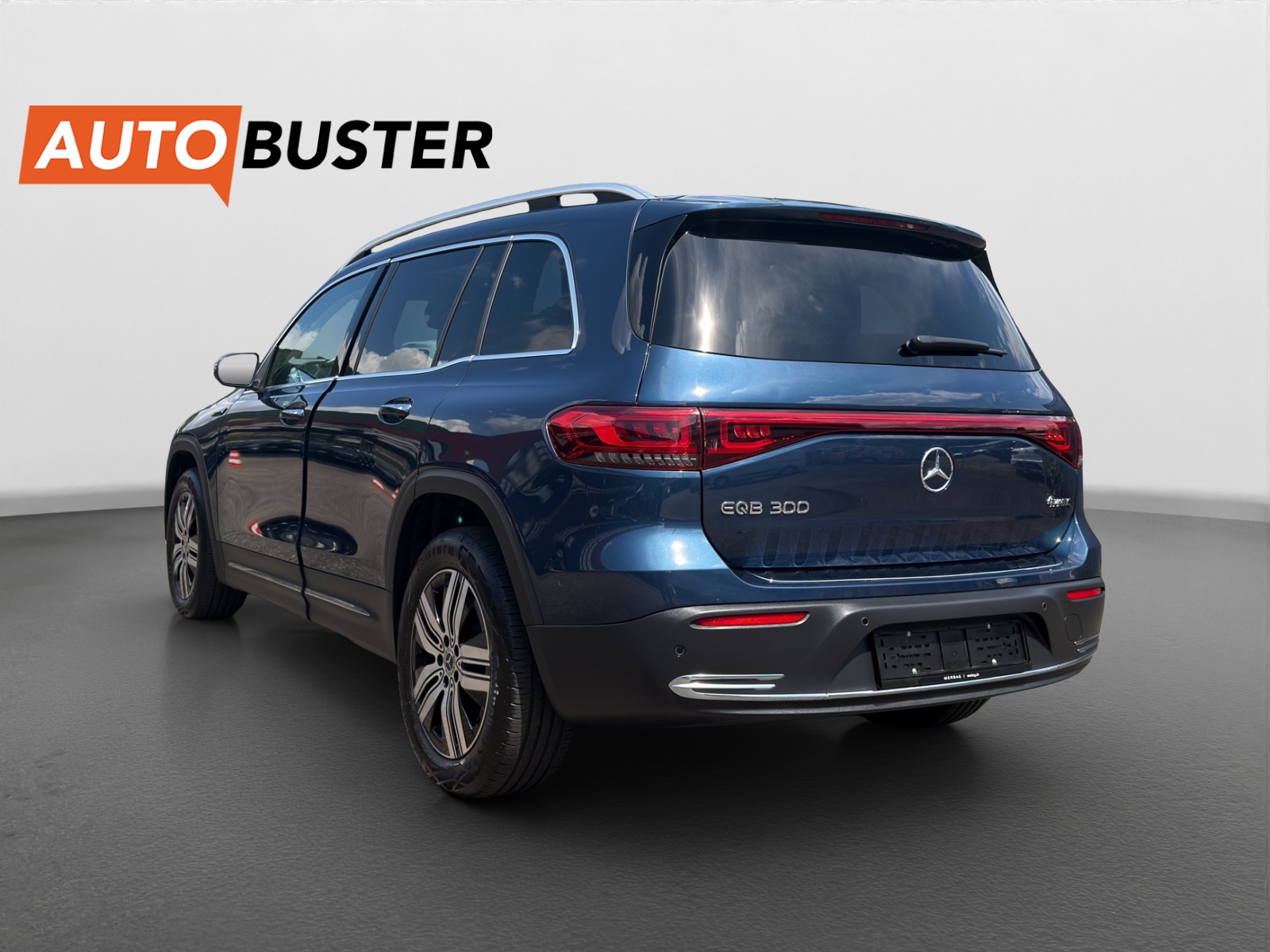 MERCEDES-BENZ EQB 300 4Matic-showroom-element-2