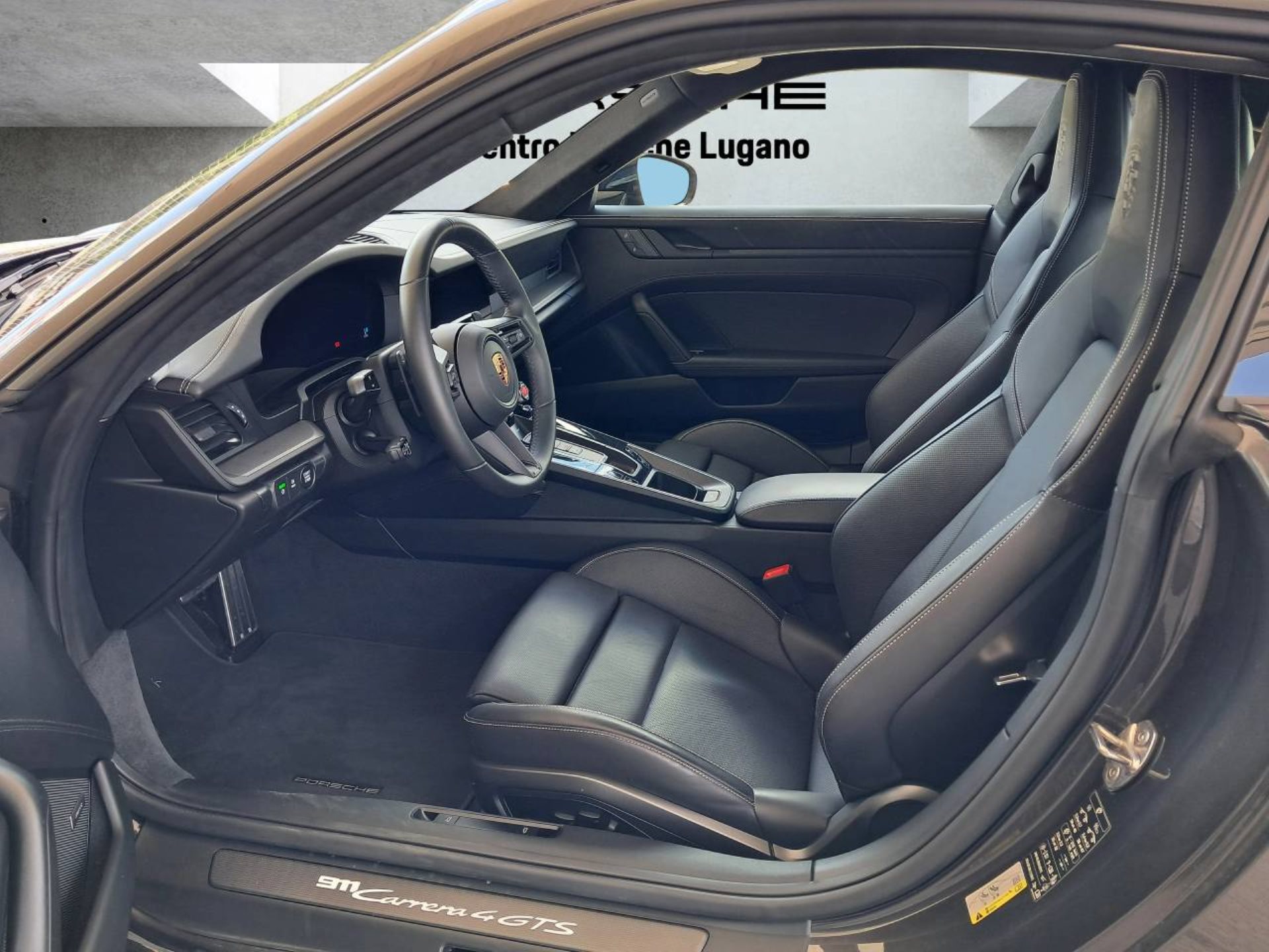 PORSCHE 911 Carrera 4 GTS-showroom-element-3
