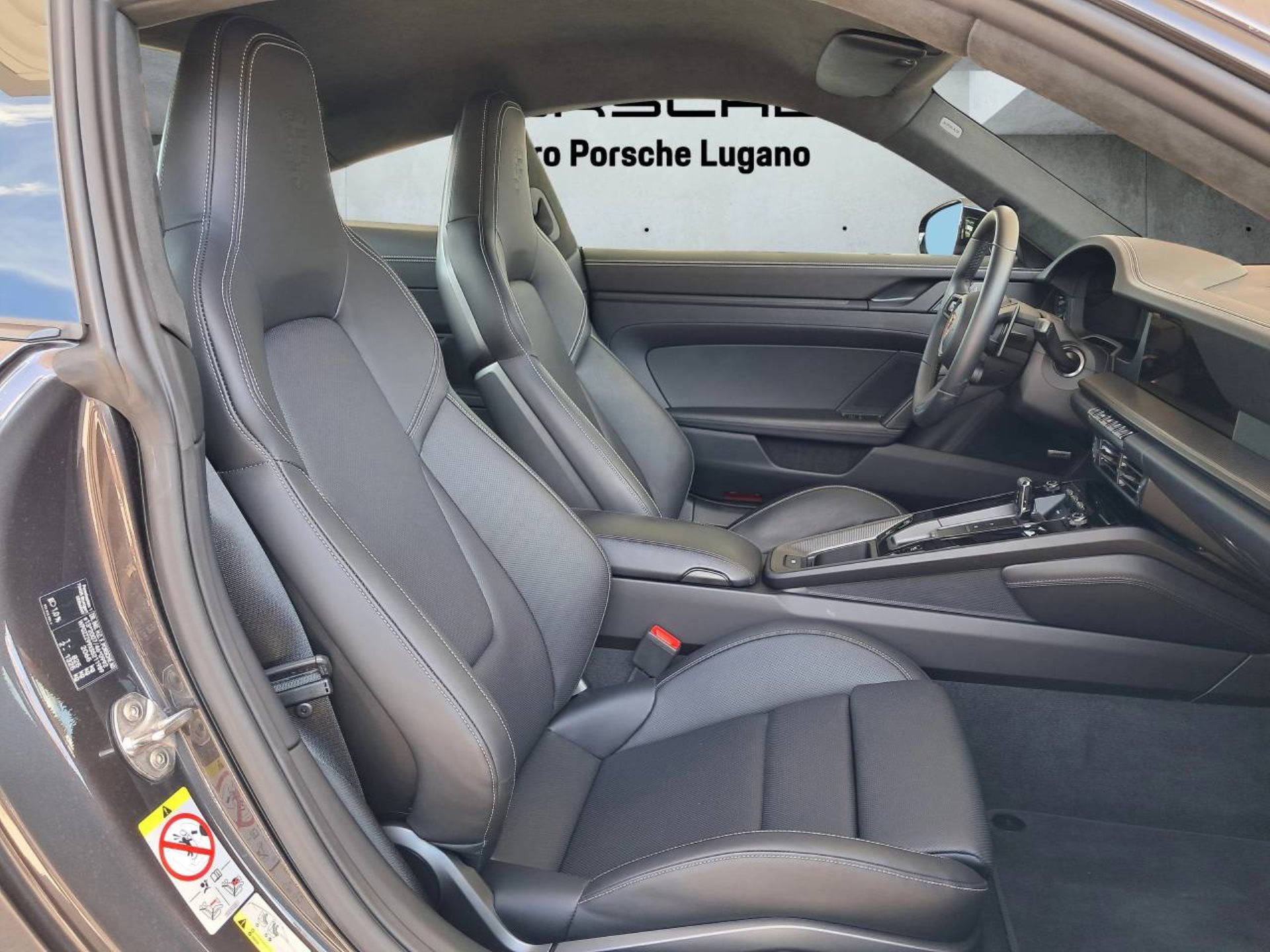 PORSCHE 911 Carrera 4 GTS-image-13