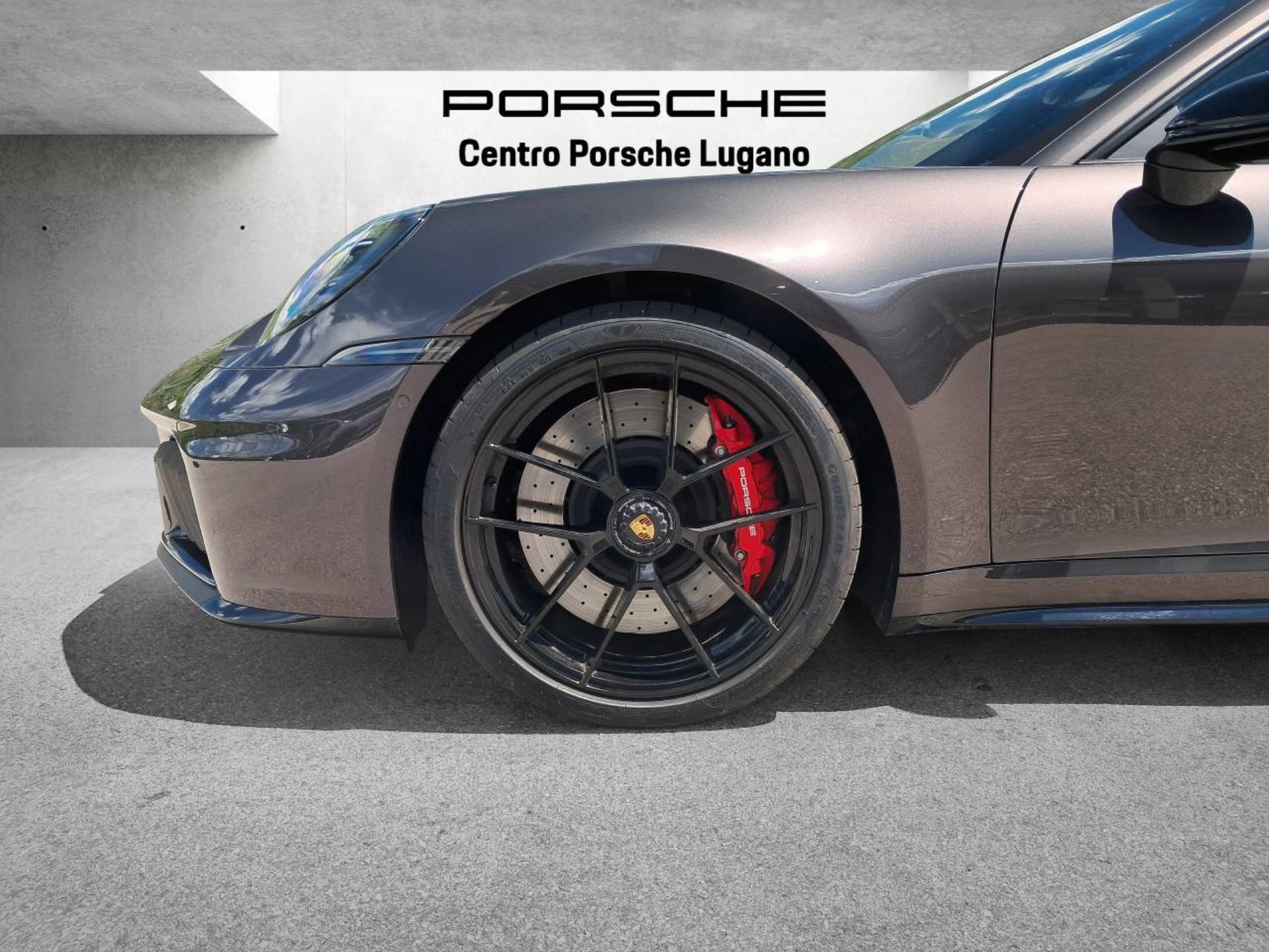 PORSCHE 911 Carrera 4 GTS-image-11