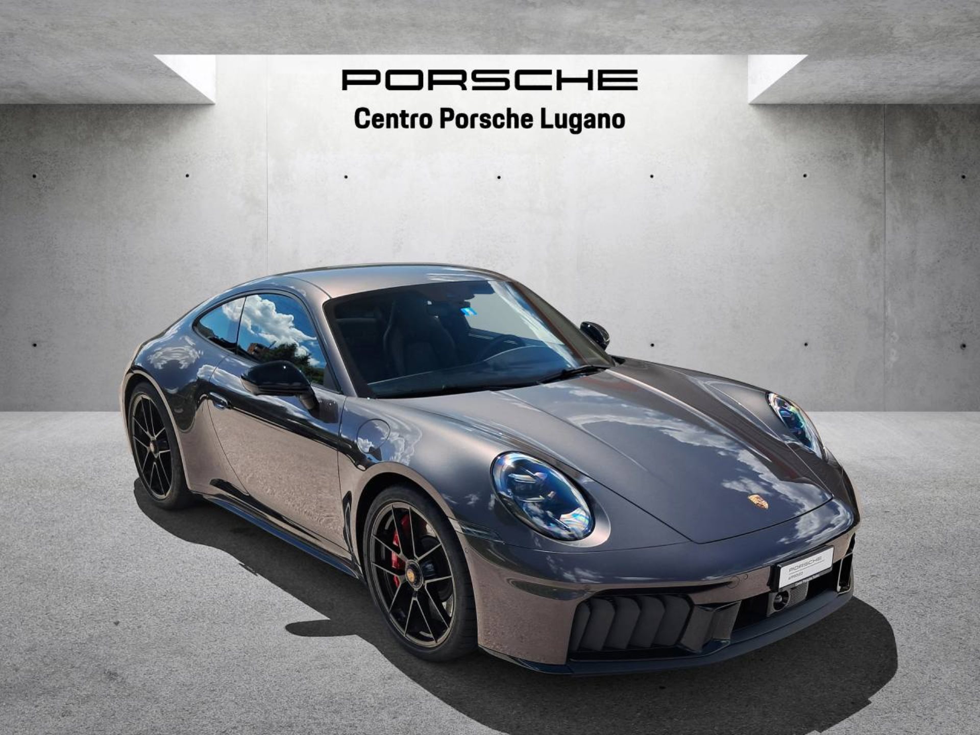 PORSCHE 911 Carrera 4 GTS-image-5