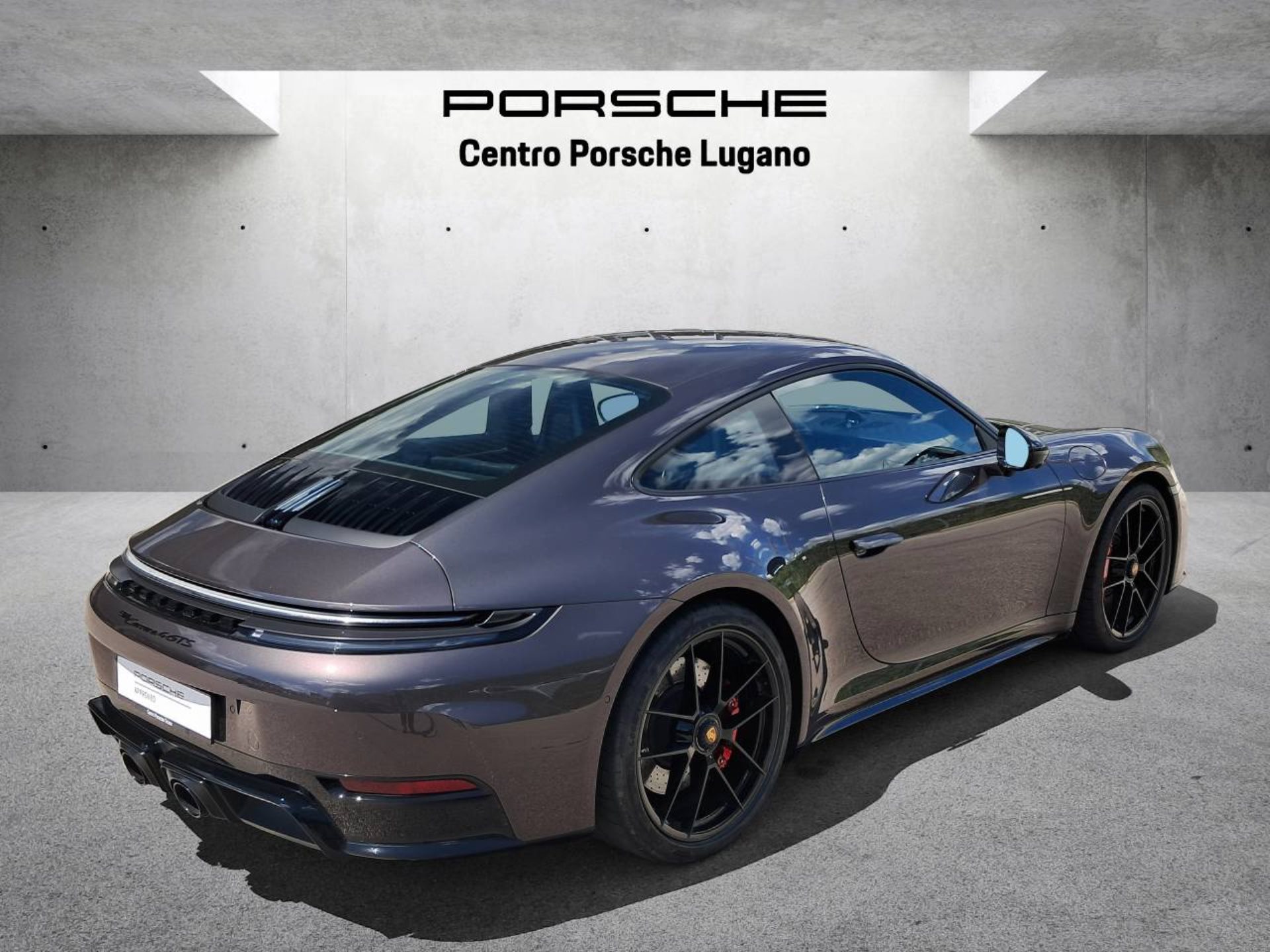 PORSCHE 911 Carrera 4 GTS-image-7