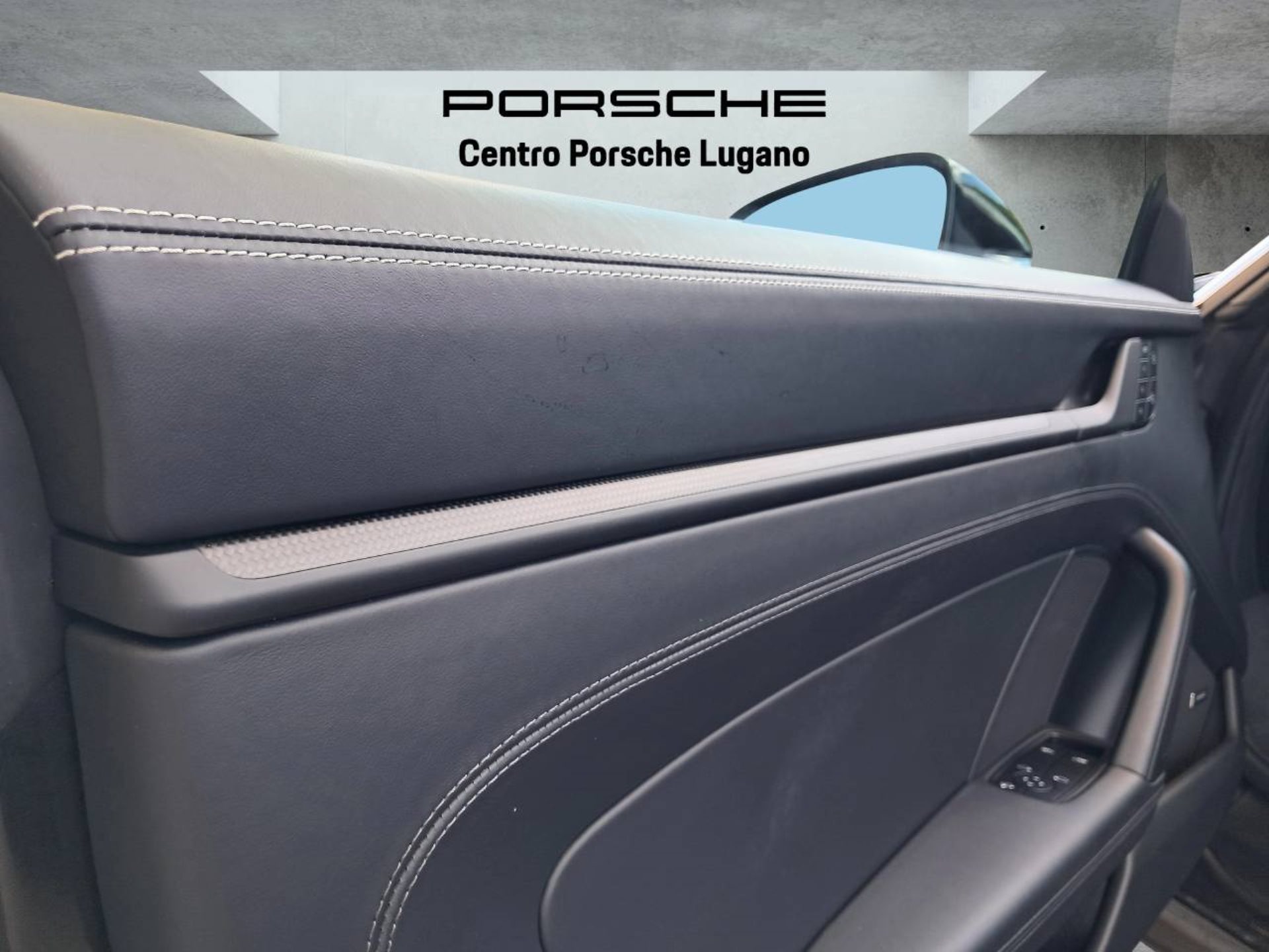 PORSCHE 911 Carrera 4 GTS-image-27