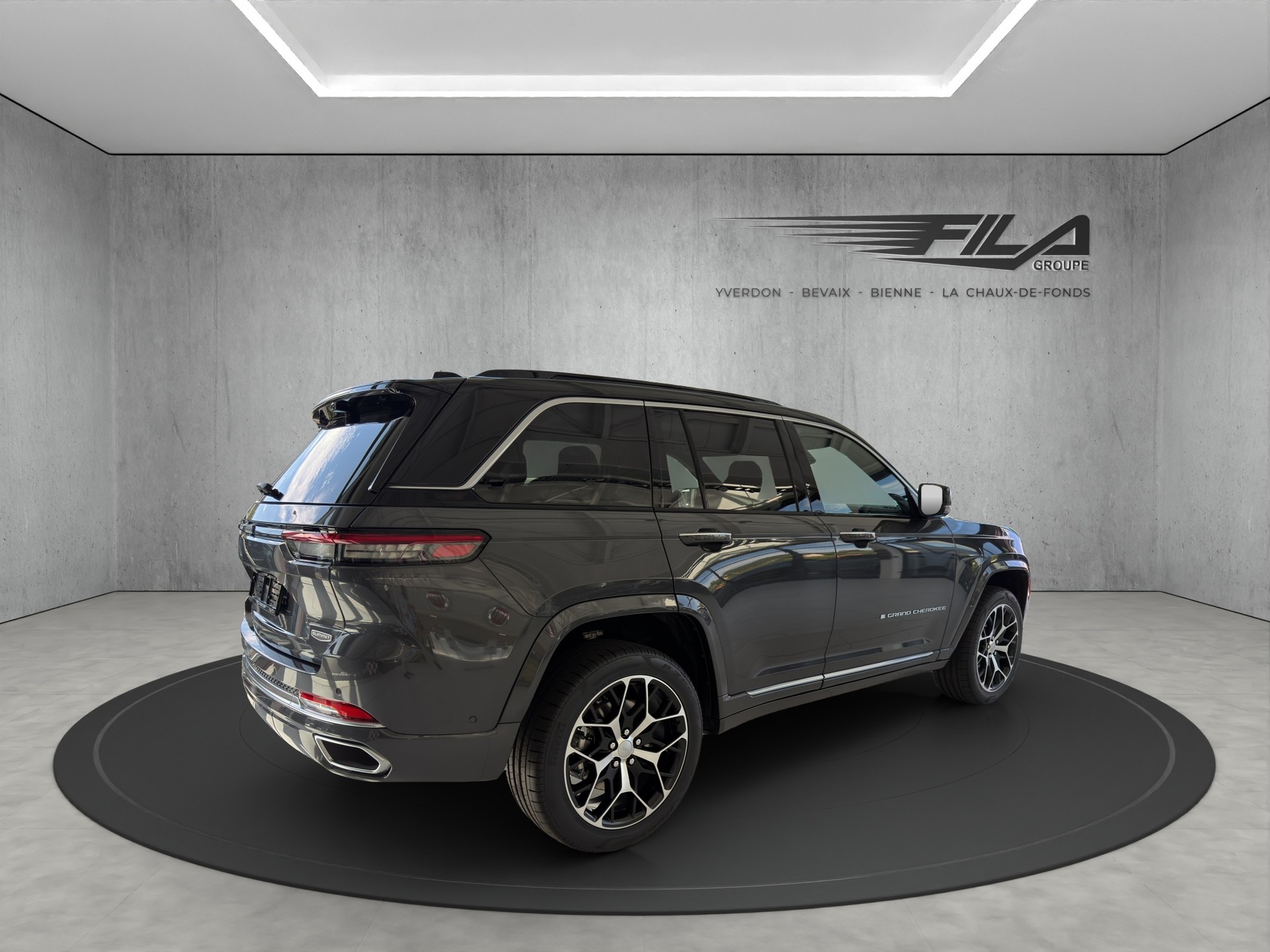 JEEP Grand Cherokee 2.0 Turbo Summit Re-image-5