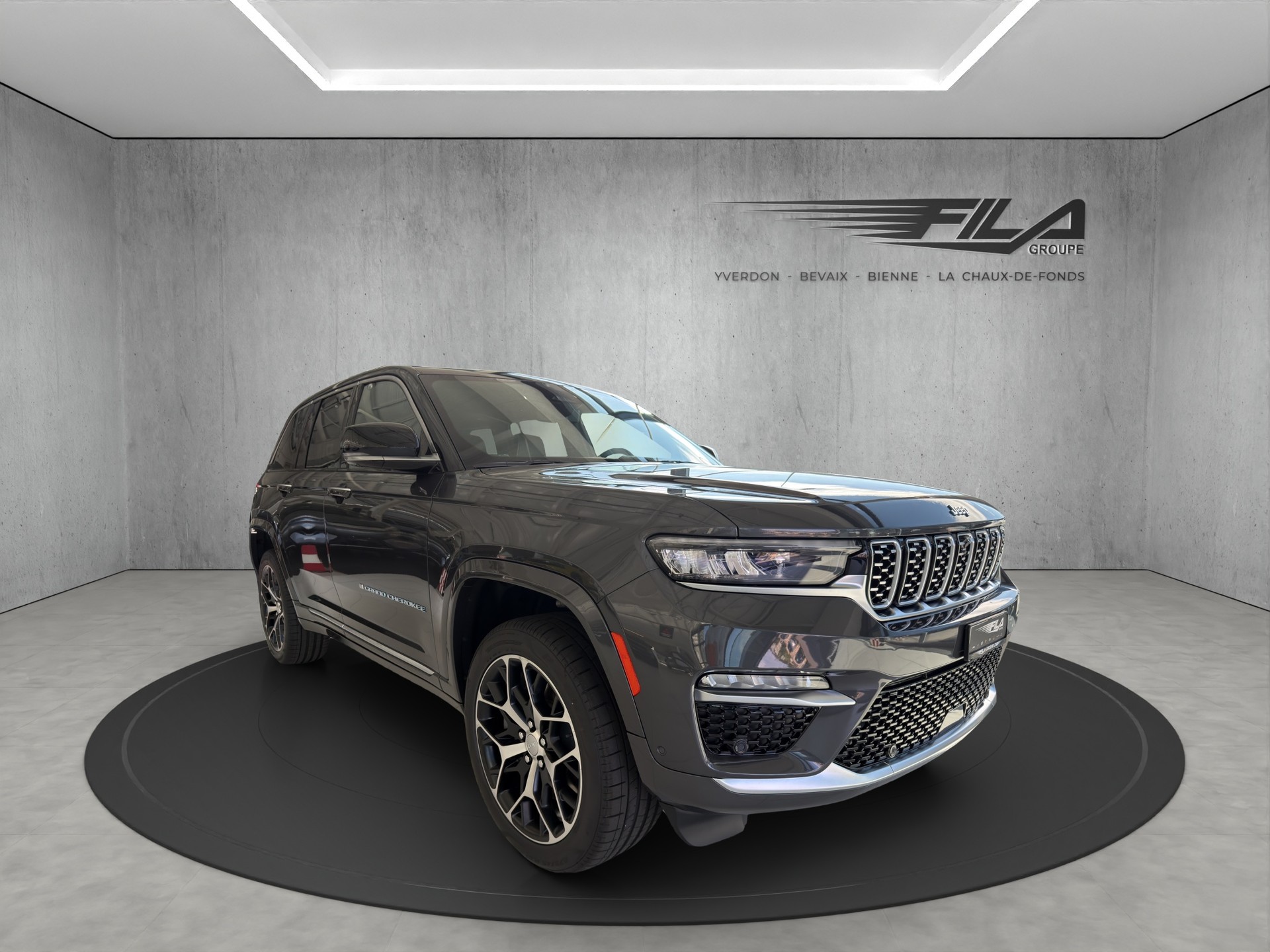 JEEP Grand Cherokee 2.0 Turbo Summit Re-showroom-element-1