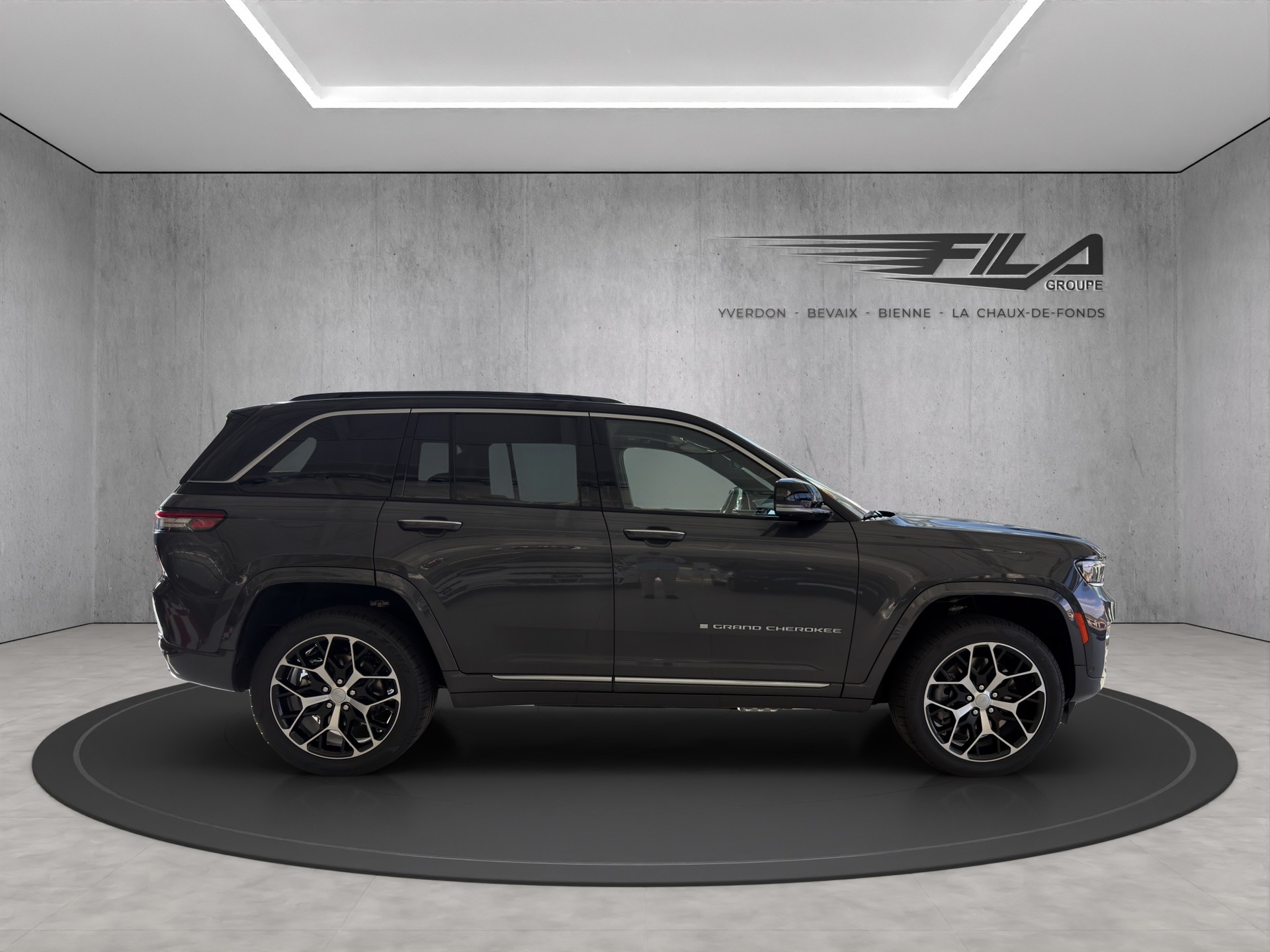 JEEP Grand Cherokee 2.0 Turbo Summit Re-showroom-element-3